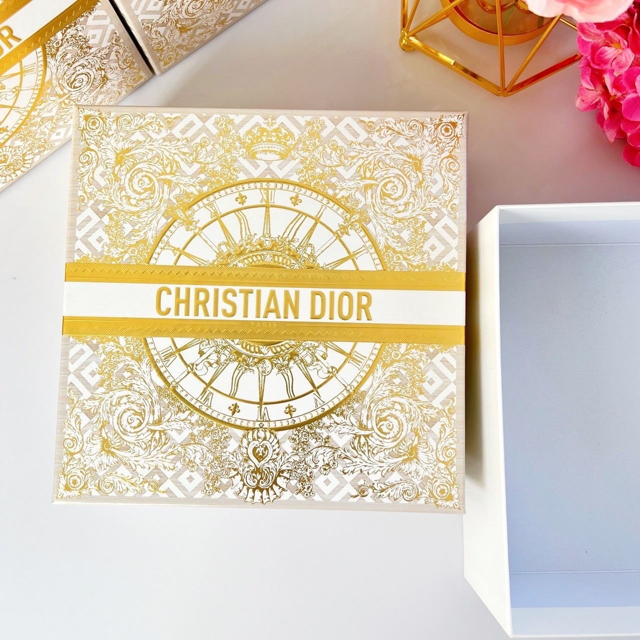 กล่องของขวัญ Dior Christmas Box Limited Collection 2024