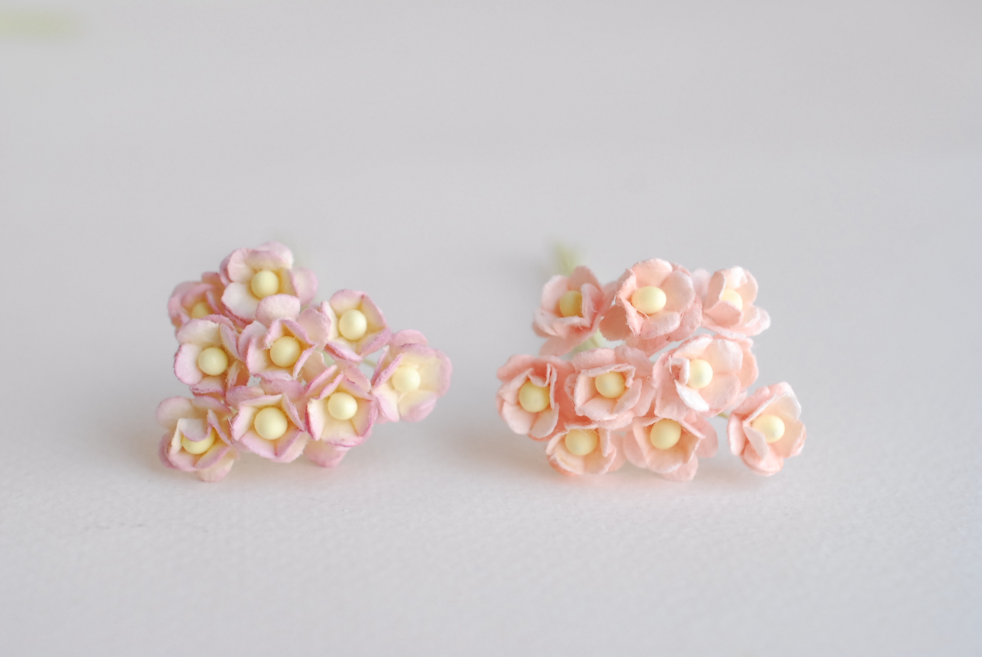 ดอกไม้กระดาษสา ดอกไม้กระดาษสาราคาส่ง ดอกไม้กระดาษสำหรับตกแต่ง งานแต่งงาน หรือติดของชำร่วย ดอก creeping lady 100 ดอก ขนาด 0.8 cm. คละสีพาสเทล Small Paper Flower with stem, , 100 pcs., size 0.8 cm., creeping flowers 2 layers, pastel mixed rainbow color.