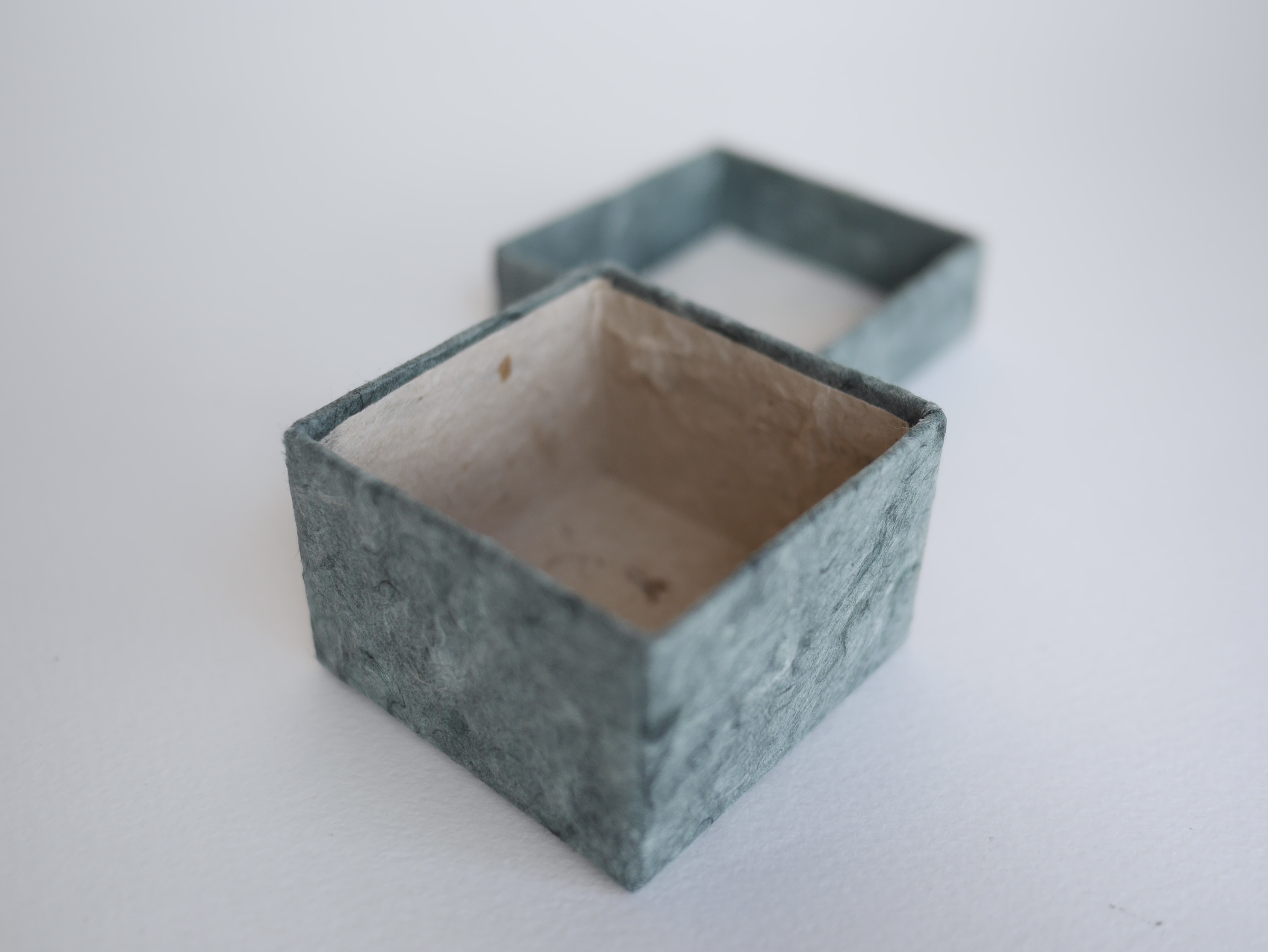 กล่องกระดาษสา กล่องกระดาษ สำหรับใส่ของขวัญ gift ขนาด 6x6x4 เซนติเมตร จำนวน 6 ใบ สี EarthTone สีแดงเลือดหมูตุ่น สีเขียว สีเบจ สีน้ำตาลตุ่น