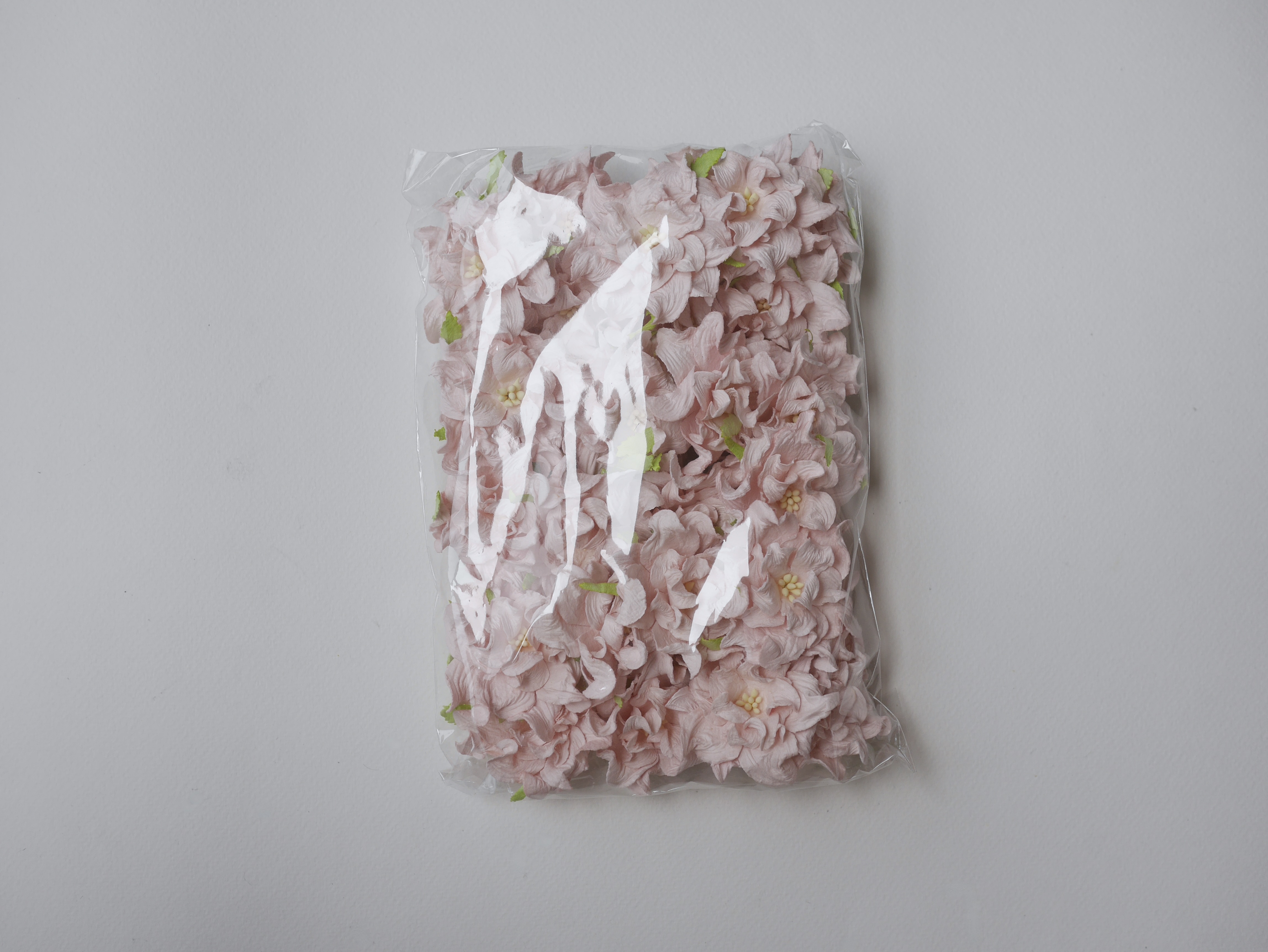 ดอกไม้กระดาษสา ราคาส่ง, ดอกการเดนเนียกระดาษสา ดอกไม้ประดิษฐ์ ตกแต่งงานแต่งงาน ประดิษฐ์ข้อมือเพื่อนเจ้าสาว ขนาด 5.5 cm., สำหรับของชำร่วย, งานแต่งงาน, ดอกไม้ทำข้อมือเจ้าสาว สีชมพูอ่อน จำนวน 25 ดอก Paper flower, 25 Pieces mulberry gardenia flowers supplies s