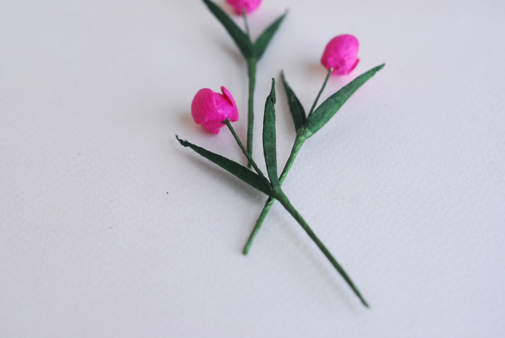 ดอกไม้ประดิษฐ์, ดอกไม้กระดาษสา, ดอกtulips, ดอกทิวลิปส์, ก้านสีเขียว งานประดิษฐ์ตกแต่งของชำร่วย,ทำการ์ดรับเชิญ,ช่อดอกไม้ขนาดเล็ก, ขนาด 1.5 cm. สีชมพูบานเย็น