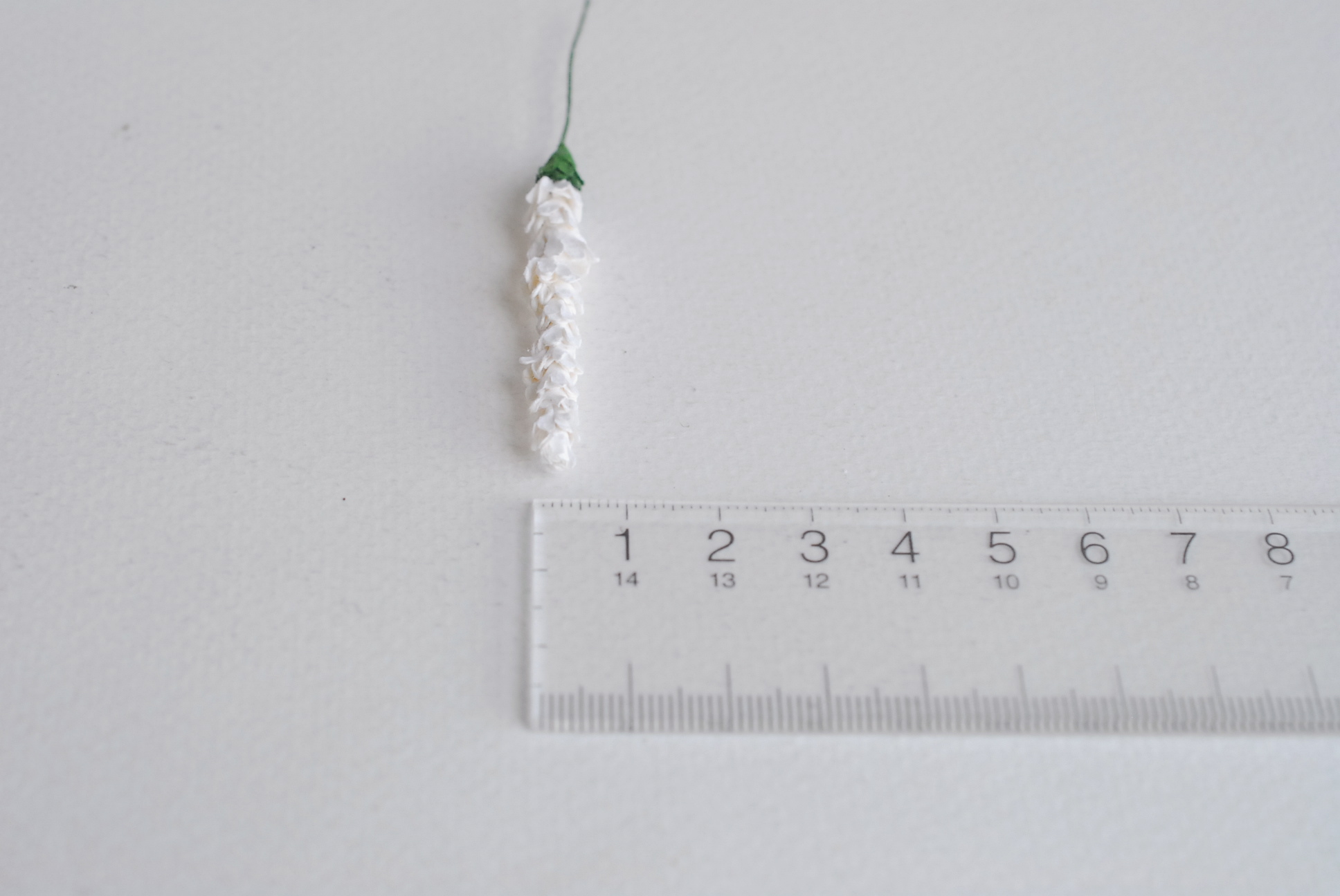 ดอกไม้ประดิษฐ์, ดอกไม้กระดาษสา, ดอก lavender, ดอกลาเวนเดอร์ กระดาษสา งานประดิษฐ์ตกแต่งของชำร่วย, ดอกไม้ทำพานพุ่ม, พานรับไหว้, ขนาด 1 cm. สีขาว Paper flowers; lavender flowers, handmade flowers: 50 pieces white color.