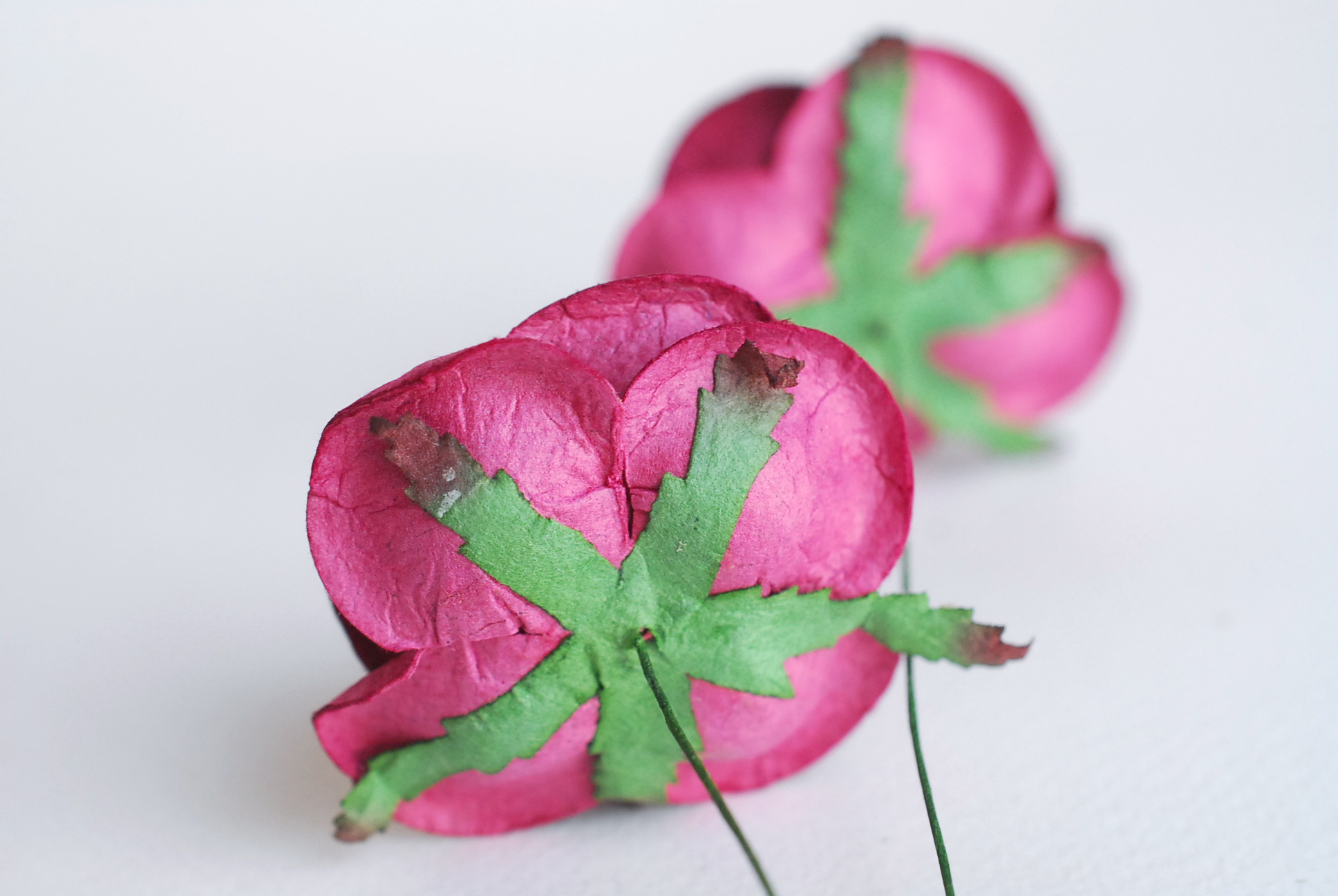 ดอกไม้กระดาษ ดอกไม้กระดาษสา ดอกกุหลาบกระดาษสา ราคาส่ง ดอกุหลาบสีแดงไวน์ ขนาด4.5 cm. จำนวน 20 ดอก Paper flower, DIY wedding supplies:20 Pieces mulberry rose, 4.5 cm. red wine color.