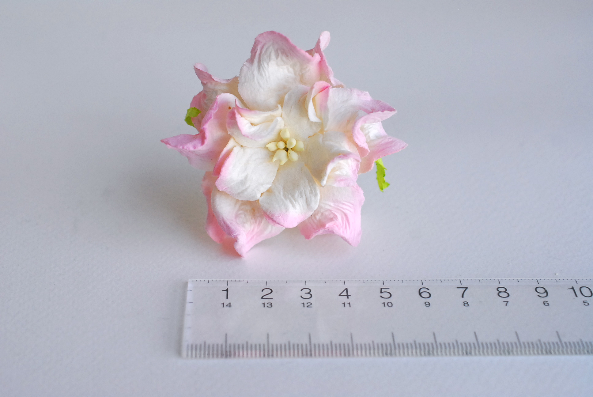 ดอกไม้กระดาษสา ราคาส่ง, ดอกการเดนเนียกระดาษสา ดอกไม้ประดิษฐ์ ตกแต่งงานแต่งงาน ประดิษฐ์ข้อมือเพื่อนเจ้าสาว ขนา่ด 5.5 cm., สำหรับของชำร่วย, งานแต่งงาน, ดอกไม้ทำข้อมือเจ้าสาว สีชมพูอ่อนปัดขาว จำนวน 25 ดอก Paper flower,25 Pieces mulberry gardenia flowers supp