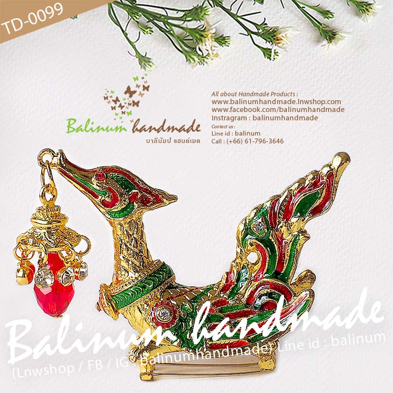 เครื่องประดับชุดไทย บ่าหงส์สีทอง งานลงยาประดับเพชร มีเข็มกลัดใต้ท้องหงส์ สามารถเกี่ยวติดสร้อยสังวาลย์และผ้าได้ ดูสง่าและสวยงามมากค่ะ ทอง (Gold)