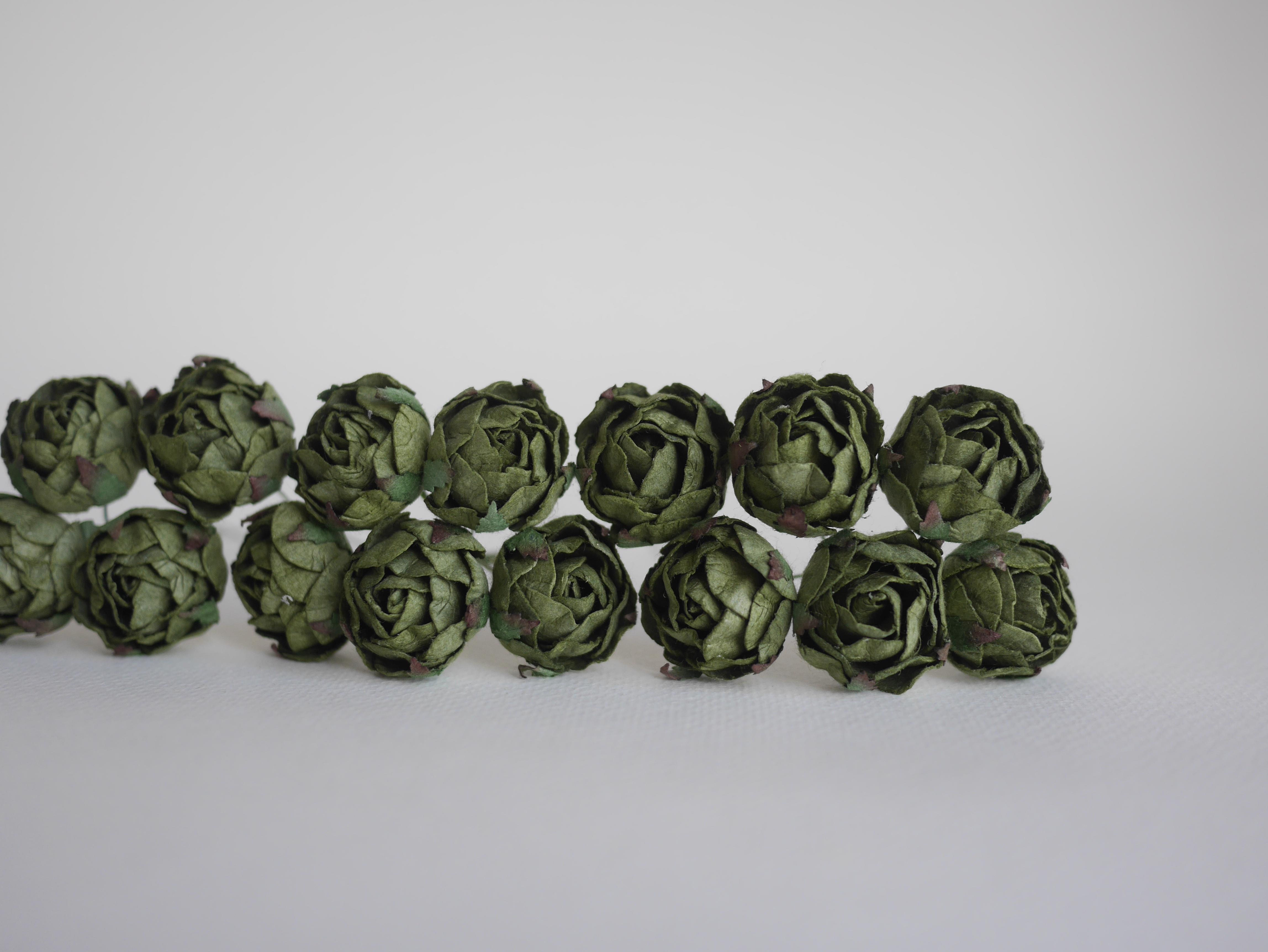 ดอกไม้กระดาษสา สำหรับตกแต่งของชำร่วย งานแต่งงาน ดอกกุหลาบกลม peony ขนาด 3.5 cm. จำนวน 25 ดอก, สีเขียวทหารเข้ม #164