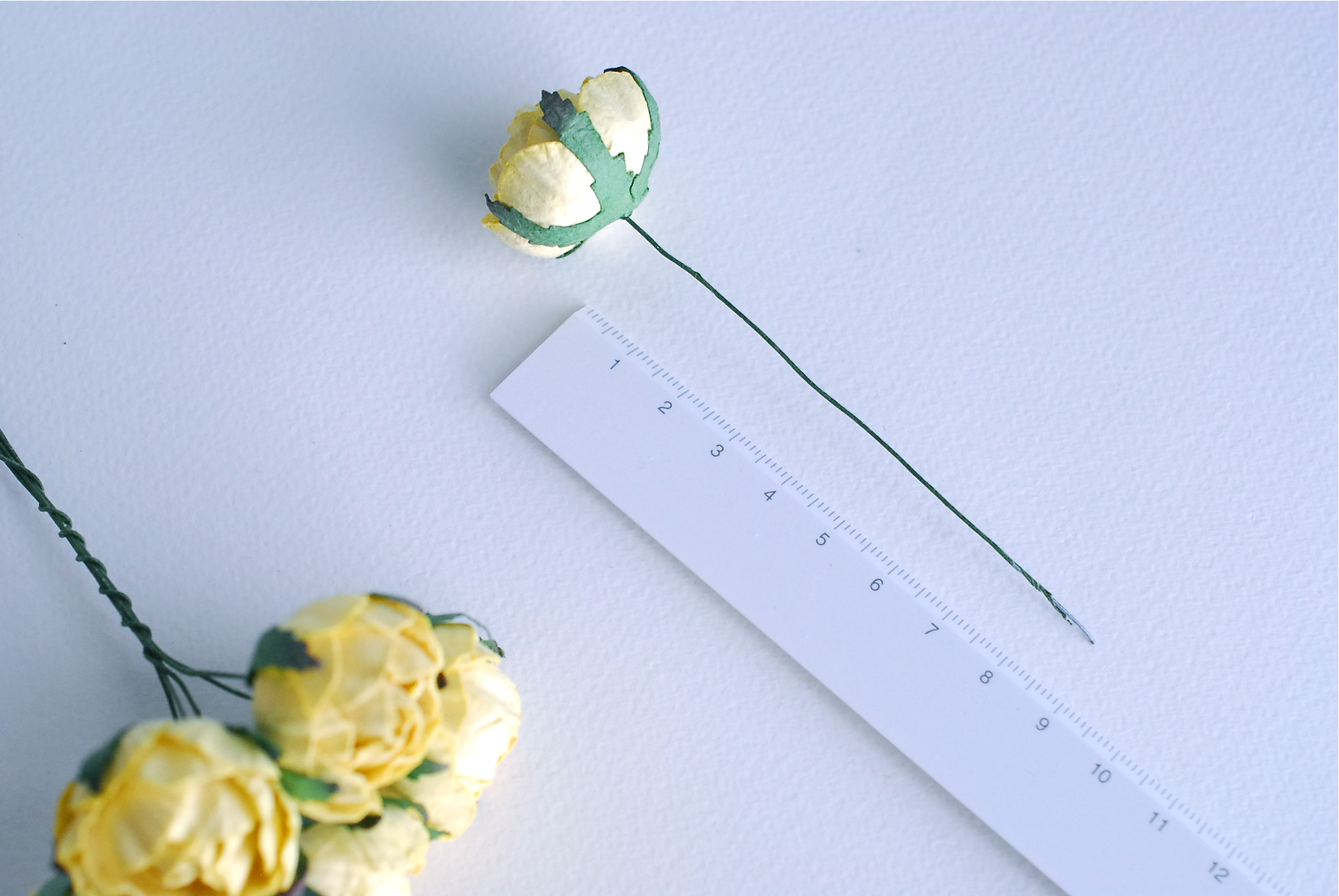 ดอกไม้กระดาษสา สำหรับตกแต่งของชำร่วย งานแต่งงาน ดอกกุหลาบกลม peony ขนาด 3.5 cm. จำนวน 25 ดอก, สีเหลืองสด