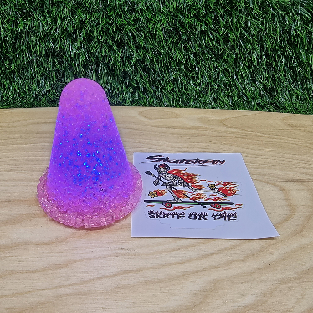 [0101] กรวยฝึก เซิฟสเก็ต แบบมีไฟ ไล่สี ใช้เล่นกลางคืน