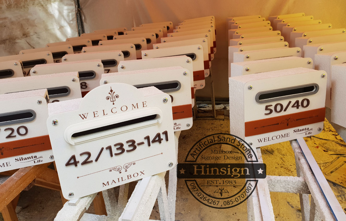 ตู้ไปรษณีย์วินเทจ WelcomeMailbox ช่องปากใหญ่สีขาวครีม 42 ทับ 133 ถึง 141