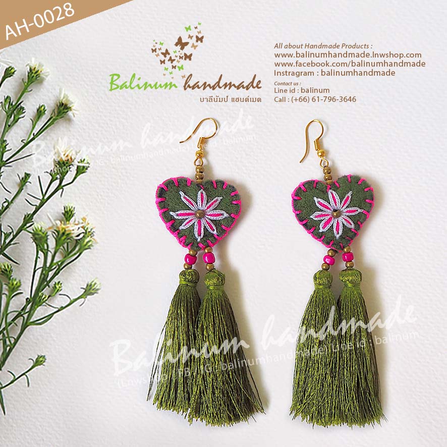 Tassel Dangle Bohemian Handmade Earrings ต่างหูแฮนด์เมด งานปักมือชาวเขาม้ง ประดับพู่ไหมญี่ปุ่น สไตล์โบฮีเมียน งานดี สวยงาม ทนทาน เพราะเป็นงานเย็บมือ ดูเก๋และมีสไตล์มากค่ะ เขียว (Green)