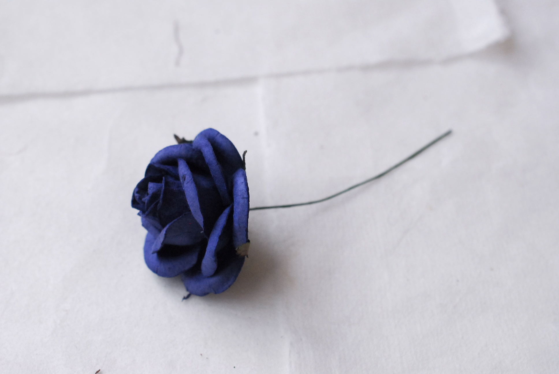 ดอกไม้กระดาษสา ขนาด 4.5 cm., สำหรับของชำร่วย, งานแต่งงาน, Paper flower,20 Pieces mulberry rose, 4.5 cm. passion blue color.