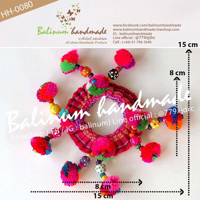 (1 ชิ้น) ยางรัดผมชาวเขาชาวดอย ที่มัดผมโดนัทพวงมาลัยปอมปอมแฮนด์เมด DIY ประดับปอมปอม ผ้า ลูกปัดไม้ และกระพรวนหลากสี สไตล์โบฮีเมียนชาวเขาชาวดอย เด็กหรือผู้ใหญ่ก็ใช้ได้ สามารถใช้รัดผม รวบผม เกล้าผม หรือมวยผมก็ได้ ดูเก๋ น่ารัก และมีสไตล์มากค่ะ หลายสี (Multi-color)