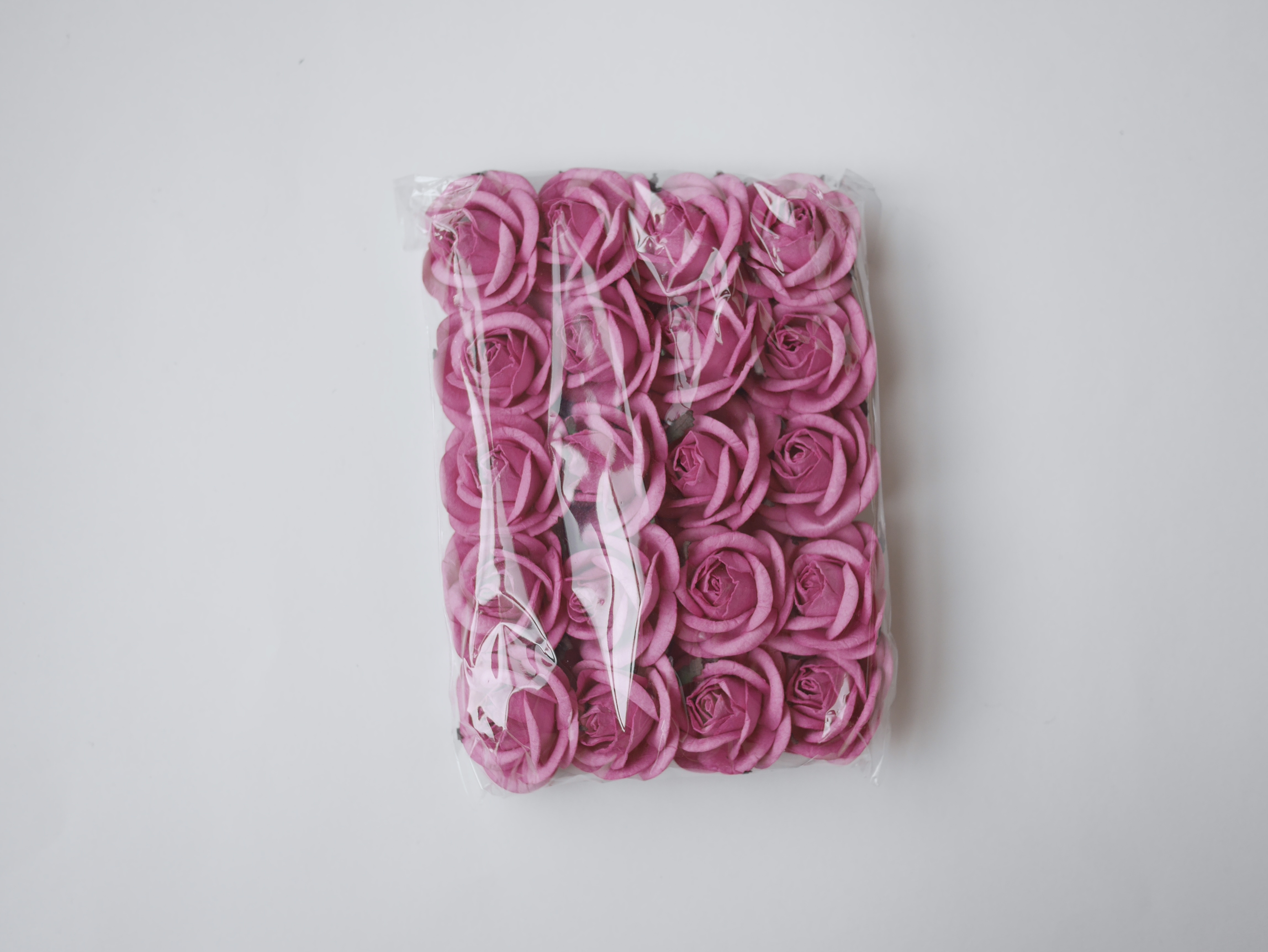 ดอกไม้กระดาษสา ดอกกุหลาบกระดาษ ดอกไม้กระดาษสา งานประดิษฐ์ ราคาส่ง ขนาด 4.5 cm., สำหรับของชำร่วย, งานแต่งงาน,สีบานเย็น Paper flower,20 Pieces mulberry rose, 4.5 cm. medium magenta color