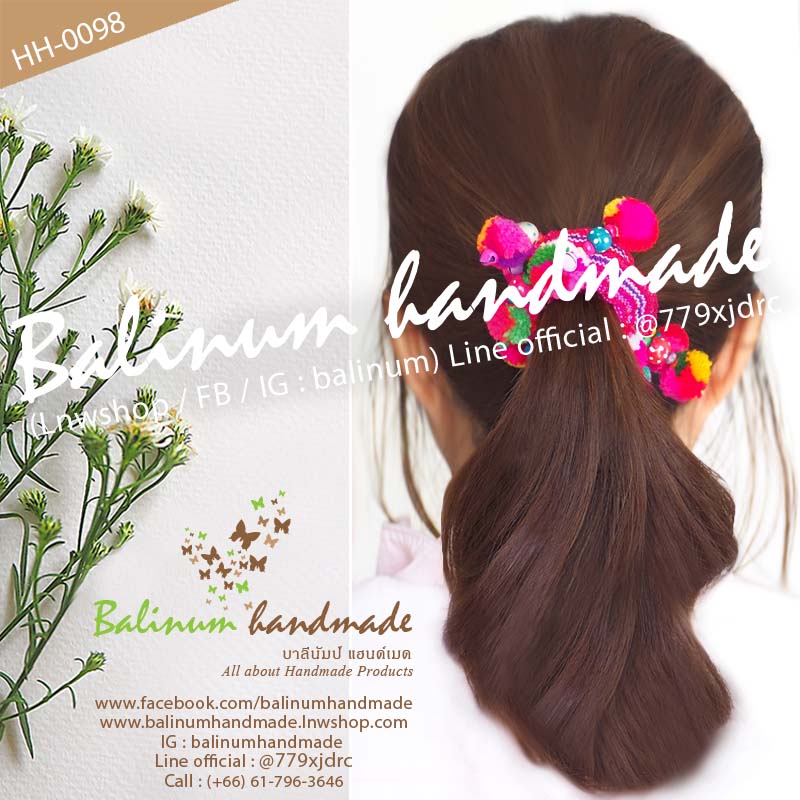 (1 ชิ้น) ยางรัดผมชาวเขาชาวดอย ที่มัดผมโดนัทพวงมาลัยปอมปอมแฮนด์เมด DIY ประดับปอมปอม ผ้า ลูกปัดไม้ และกระพรวนหลากสี สไตล์โบฮีเมียนชาวเขาชาวดอย เด็กหรือผู้ใหญ่ก็ใช้ได้ สามารถใช้รัดผม รวบผม เกล้าผม หรือมวยผมก็ได้ ดูเก๋ น่ารัก และมีสไตล์มากค่ะ หลายสี (Multi-color)