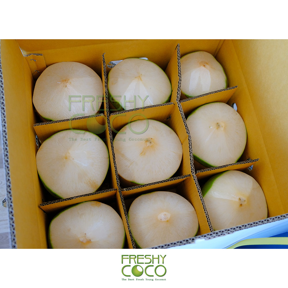 มะพร้าวน้ำหอม แบบควั่นเขียว Green semi-husked fresh young coconut (Diamond shape)