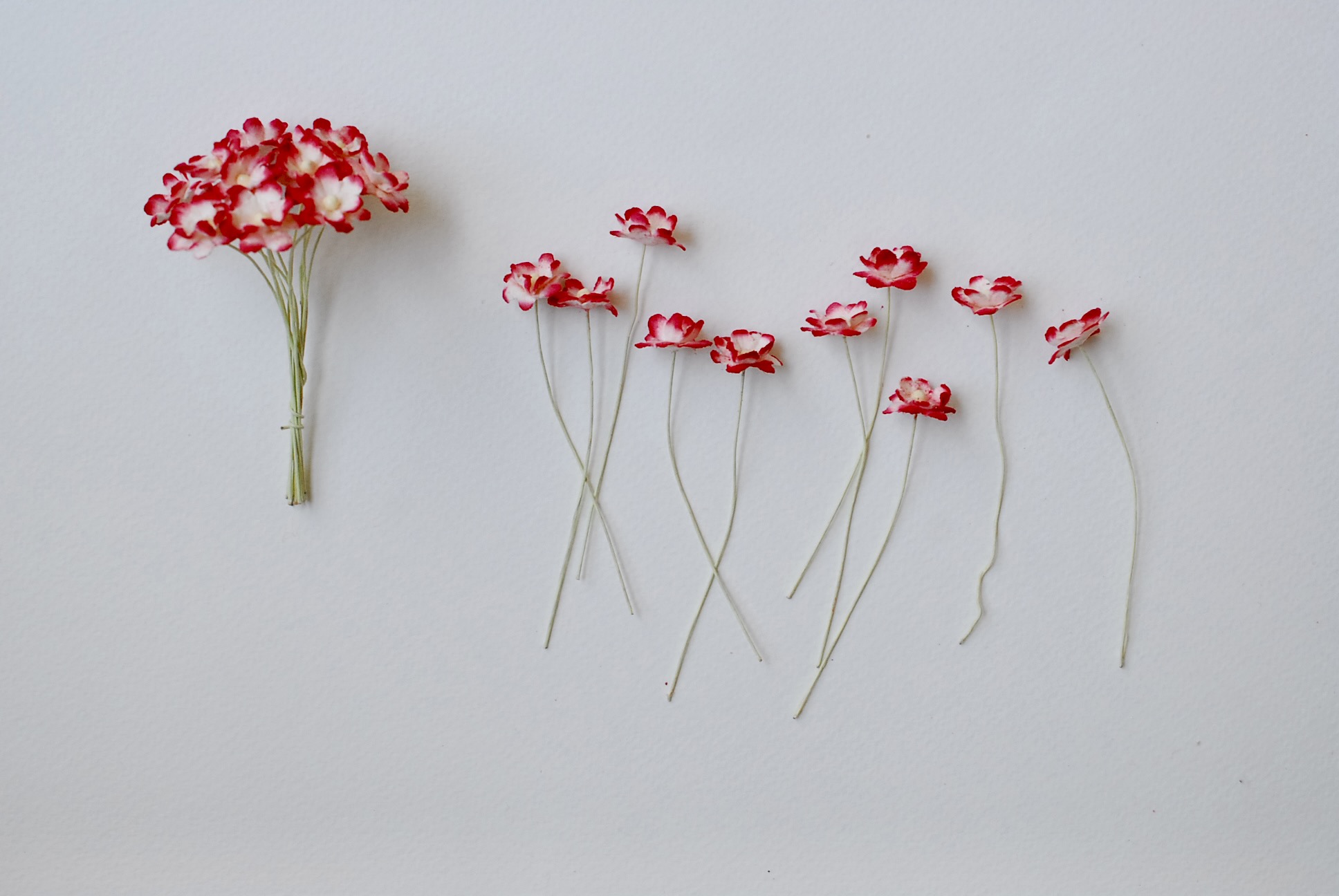 ดอกไม้กระดาษสา ดอกซากุระกระดาษขนาดเล็ก ดอกไม้กระดาษสาราคาส่ง ดอกไม้กระดาษสำหรับตกแต่งของชำร่วย งานแต่งงาน ทำช่อดอกไม้ติดอกเจ้าบ่าว ข้อมือดอกไม้เจ้าสาว ขนาด 1.5 cm. 50 ดอก Paper flowers supplies: DIY wedding tools Small Cherry blossom (Sakura) 50 pcs. size