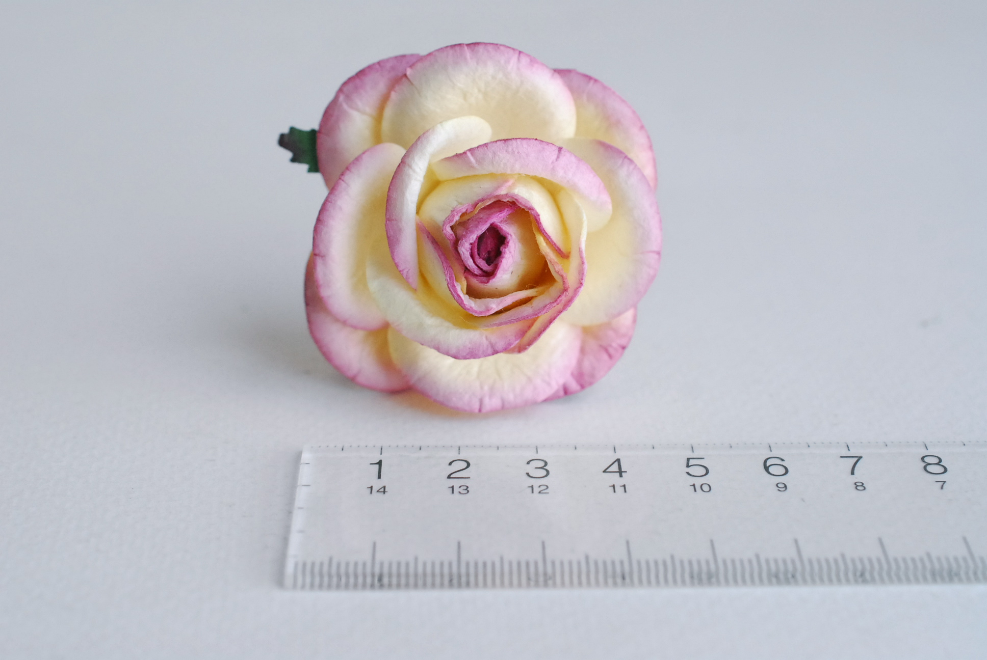 ดอกไม้กระดาษสา ขนา่ด 4.5 cm., สำหรับของชำร่วย, งานแต่งงาน,สีชมพูม่วงปัดสีครีม Paper flower,20 Pieces mulberry rose, 4.00 cm. berry brush ivorycolor.