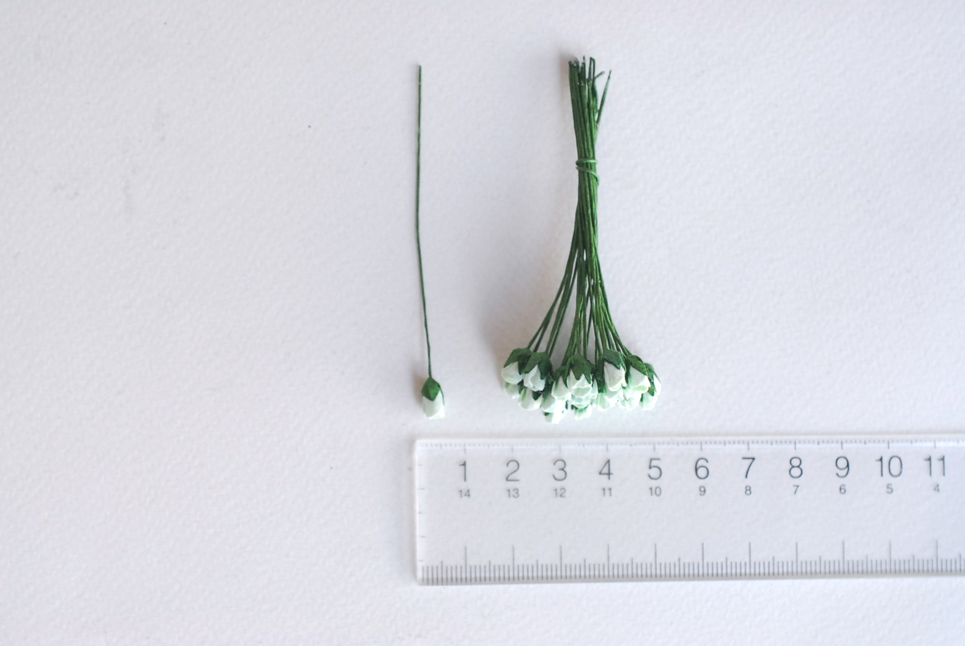 ดอกไม้กระดาษสา ดอกไม้กระดาษสา จตุจักร งานประดิษฐ์ ดอกไม้ทำข้อมือเพื่อนเจ้าสาว แต่งงาน, ดอกกุหลาบตูม 100 ดอก สีเขียวมิ้น color ขนาด 0.5x0.8 cm. paper flowers, budding roses flower 0.5x0.8 cm. 100 pieces. mint color.