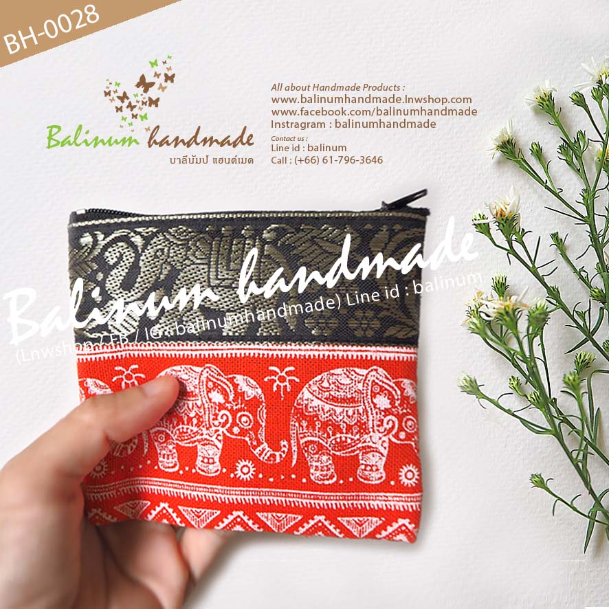 กระเป๋าอเนกประสงค์แฮนด์เมด งานผ้าฝ้ายพิมพ์ลาย ประดับผ้าไหมลายช้าง แบบรูดซิปใช้งานง่าย สามารถใส่เงิน เหรียญ แบงค์ กุญแจ นามบัตร หูฟังซาวน์เบาท์ ยาดม ยาหม่อง และของใช้อเนกประสงค์ต่างๆ ได้ตามอัธยาศัยค่ะ (เนื่องจาก หลากสี (Multi-Color)