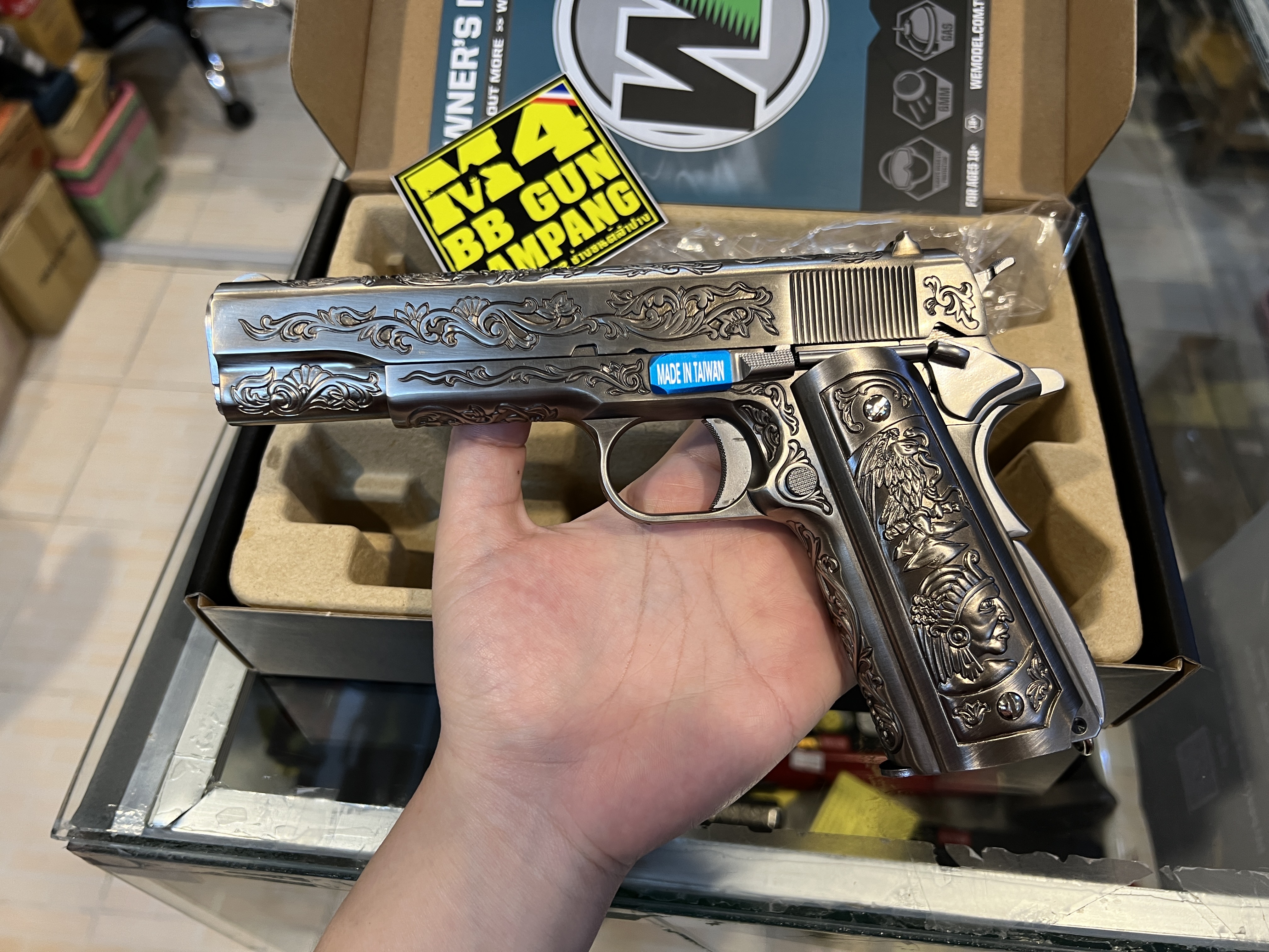 WE 1911 Classic Floral Pattern