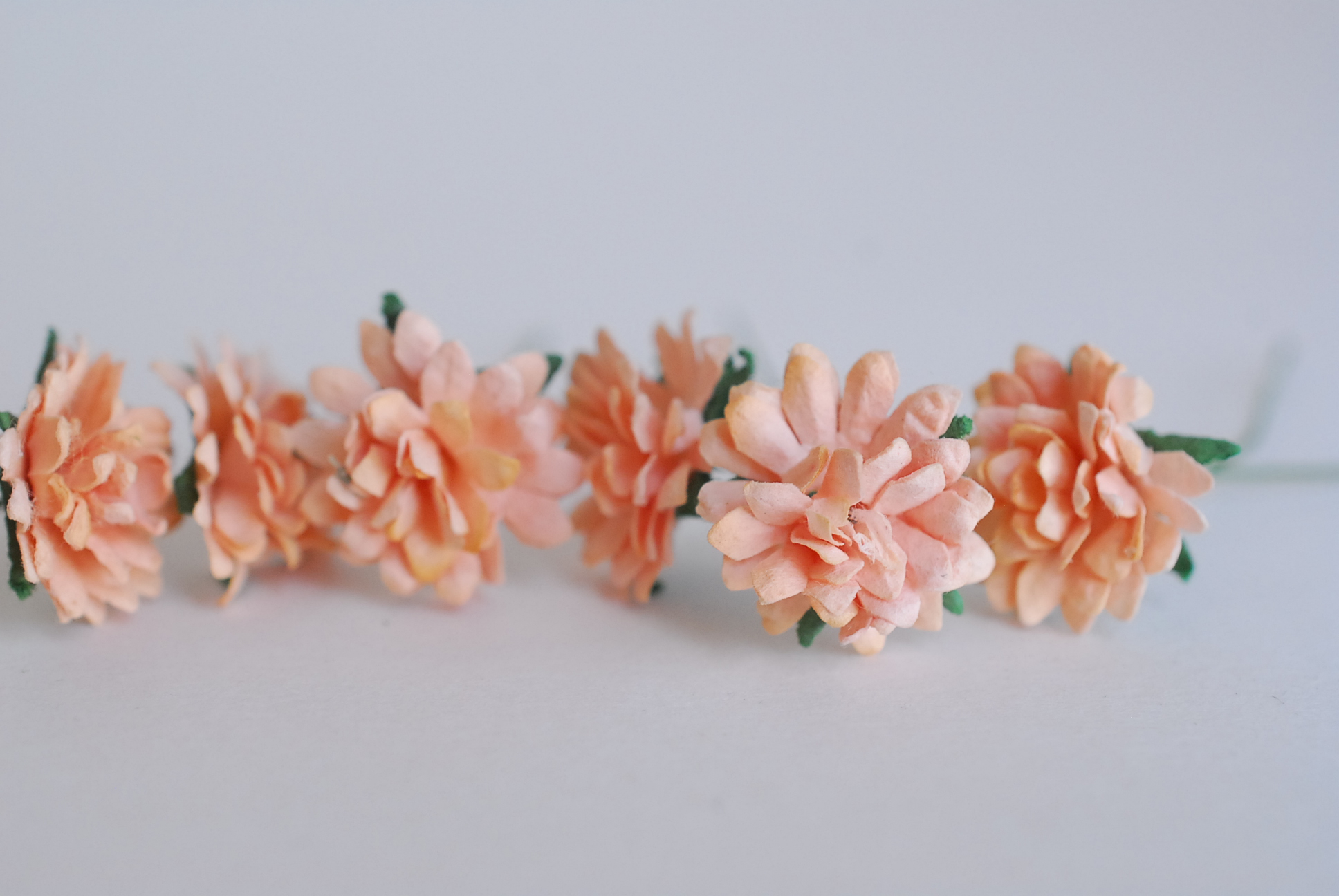 ดอกไม้ประดิษฐ์, ดอกไม้กระดาษสา, ดอก gypsophila, ดอกยิปโซ งานประดิษฐ์ตกแต่งของชำร่วย, ดอกไม้ทำพานพุ่ม,พานพวงมาลัย, พานรับไหว้, ขนาด 1.5 cm. สีพีช