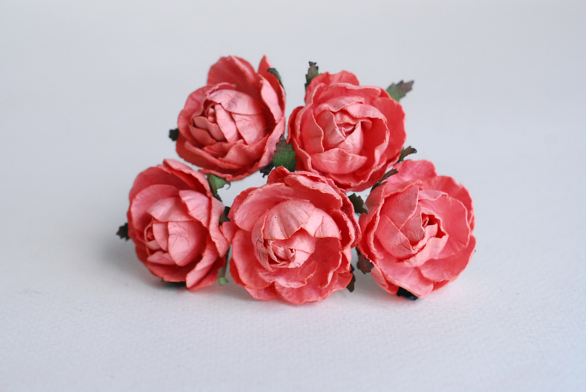 ดอกกุหลาบกระดาษสา peony ดอกไม้กระดาษสาราคาส่ง, ดอกไม้กระดาษ,ดอกไม้ประดิษฐ์ สำหรับตกแต่งของชำร่วย งานแต่งงาน ดอกกุหลาบกลม peony ขนาด 3.5 cm. จำนวน 25 ดอก, สีชมพูหวาน coral Paper Flowers, Peony flowers supplies size 3.5cm./ 25 pieces, handmade flowers. cora