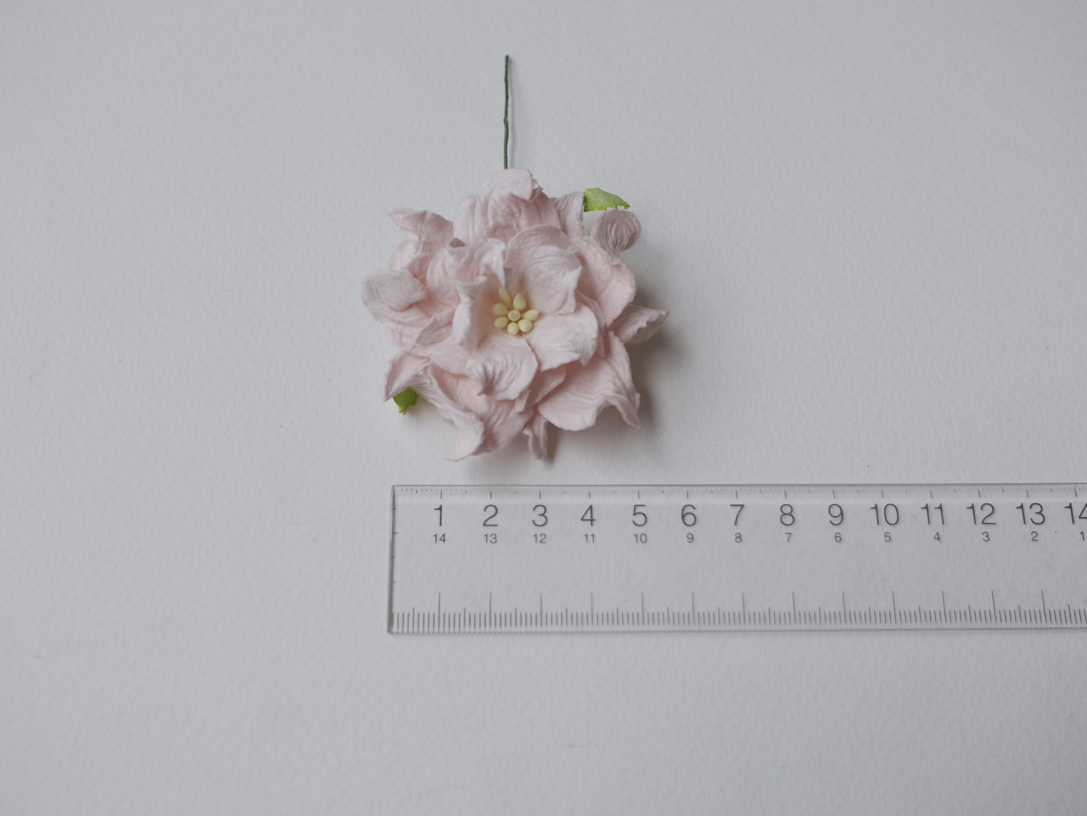 ดอกไม้กระดาษสา ราคาส่ง, ดอกการเดนเนียกระดาษสา ดอกไม้ประดิษฐ์ ตกแต่งงานแต่งงาน ประดิษฐ์ข้อมือเพื่อนเจ้าสาว ขนาด 5.5 cm., สำหรับของชำร่วย, งานแต่งงาน, ดอกไม้ทำข้อมือเจ้าสาว สีชมพูอ่อน จำนวน 25 ดอก Paper flower, 25 Pieces mulberry gardenia flowers supplies s