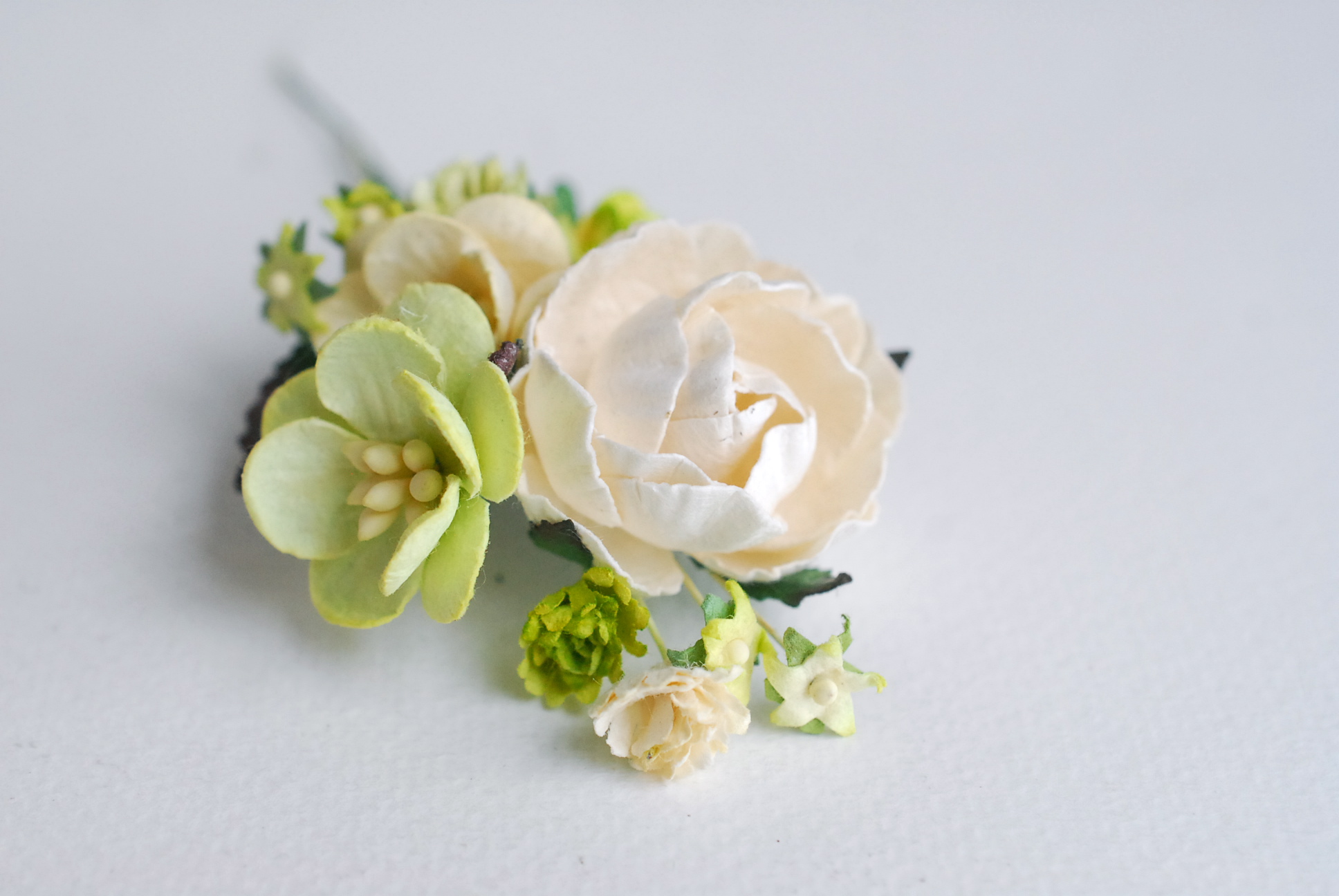 ช่อดอกไม้กระดาษ ดอกไม้ประดับ งานแต่งงาน งานประดิษฐ์ ของชำร่วย ดอกไม้กระดาษสา ช่อดอกไม้สีเขียว งานแต่งงาน DIY wedding boutonniere or making centerpieces gift decoration, small bouquet greenery color.