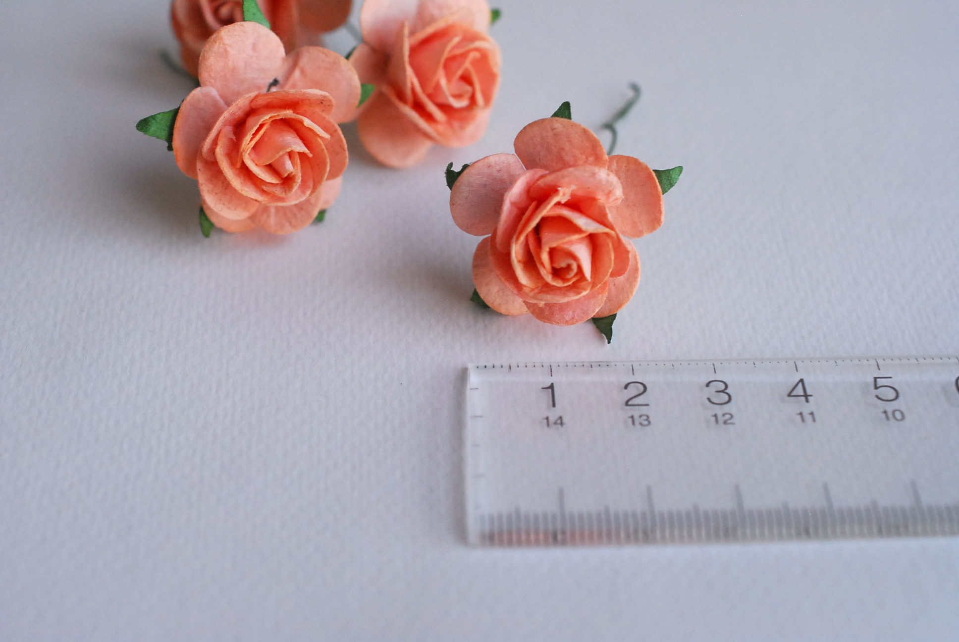 ดอกไม้กระดาษสา ราคาส่ง, ดอกกุหลาบกระดาษสา ดอกไม้ประดิษฐ์ ตกแต่งงานแต่งงาน ขนาด 2.5 cm., สำหรับของชำร่วย, งานแต่งงาน, ดอกไม้ทำข้อมือเจ้าสาว Paper flower,50 Pieces mulberry rose, 2.5 cm. peach color.