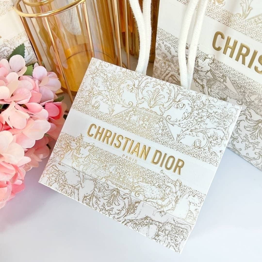 กระจกพกพา Dior Beaute Pocket Mirror