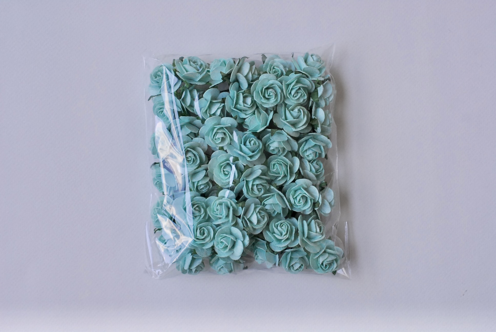 ดอกไม้กระดาษสา ดอกไม้กุหลาบกระดาษ ราคาส่ง, ดอกกุหลาบจิ๋ว ดอกกุหลาบกระดาษสา ดอกไม้ประดิษฐ์ สำหรับตกแต่งของชำร่วย หรืองานแต่งงาน สีมิ้นท์ ขนาด 2.5 cm. จำนวน 50 ดอก สี 166