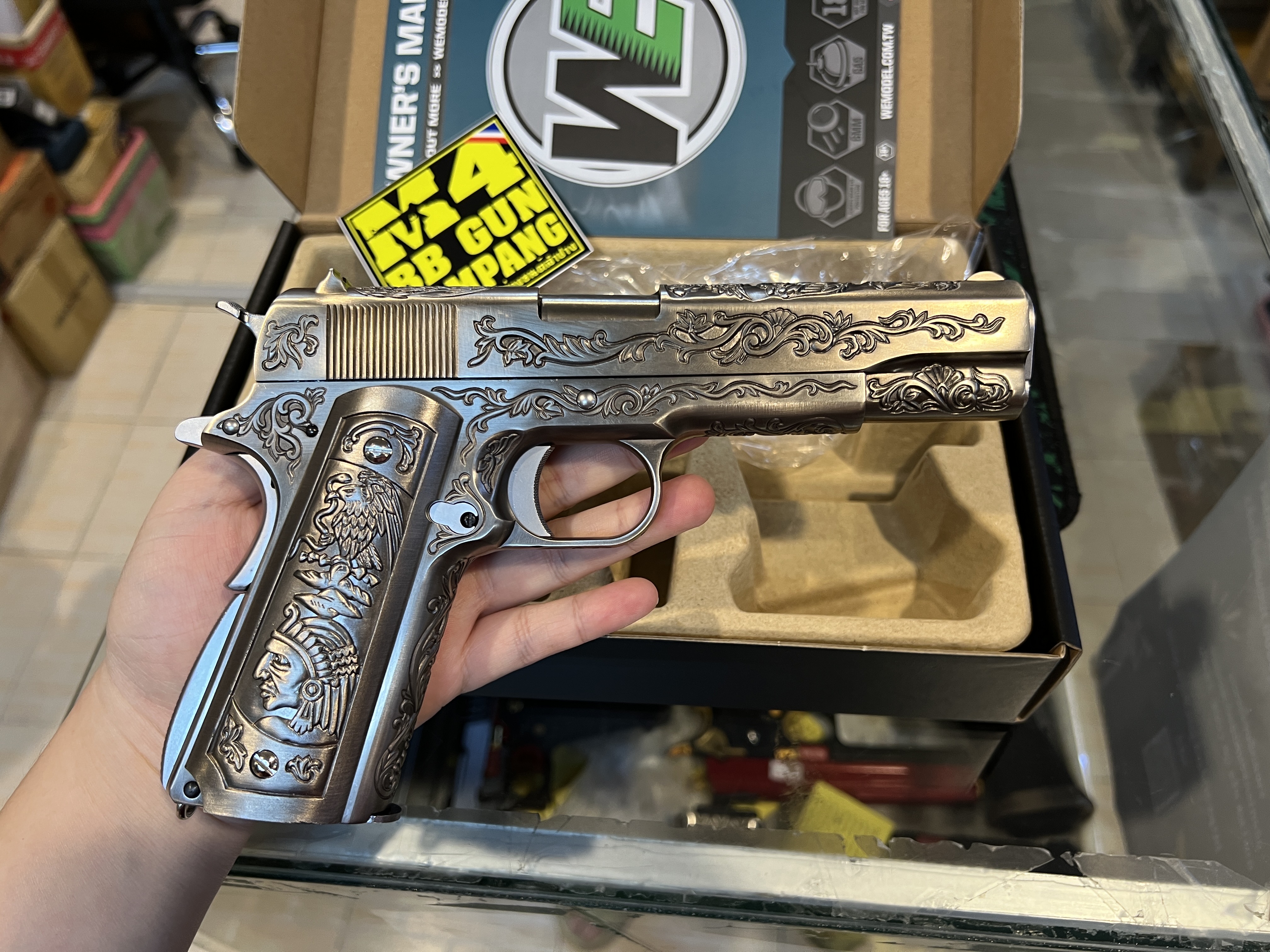 WE 1911 Classic Floral Pattern