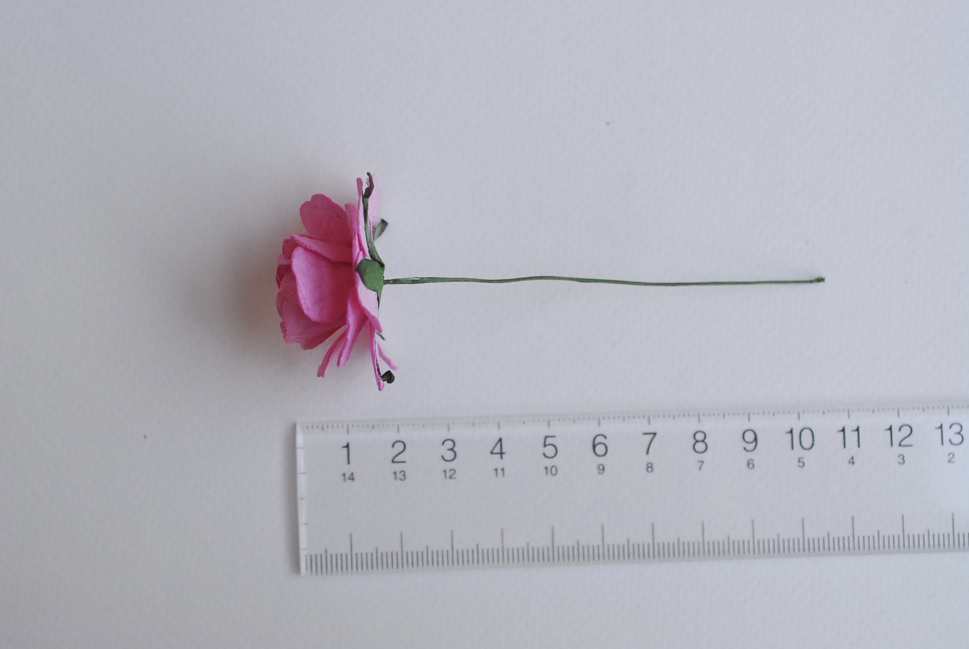 ดอกไม้กระดาษสา ดอกกุหลาบกระดาษสา ดอกไม้กุหลาบ ดอกไม้ประดิษฐ์ สำหรับตกแต่ง หรืองานแต่งงาน สีชมพูบานเย็น color code #119 ขนาด 3.5 cm. จำนวน 25 ดอก Paper flowers, handmade flowers, small roses paper size 3.5 cm. 25 pieces, pink magenta color.