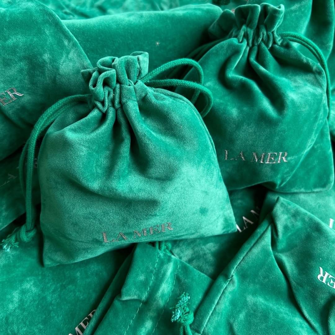 La mer ถุงผ้ากำมะหยี่หูรูด สีเขียว