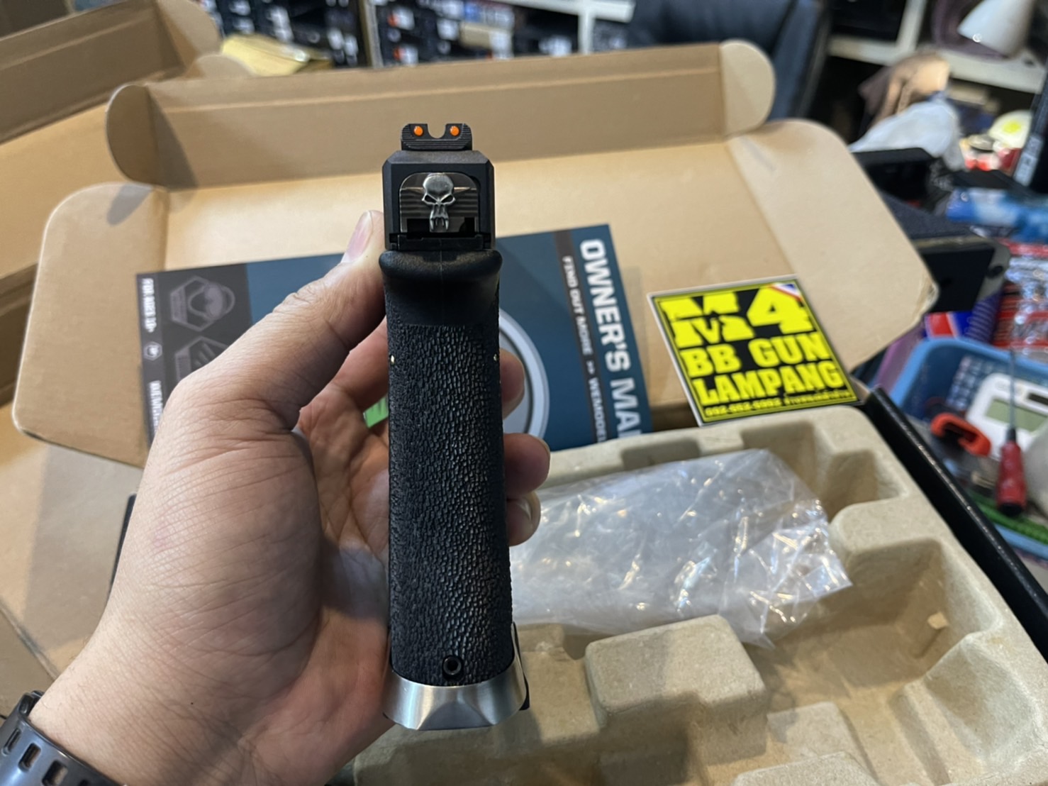 WE Glock17 Custom G-Force – เฟรมดำ สไลด์ดำ ลำกล้องเงิน T5