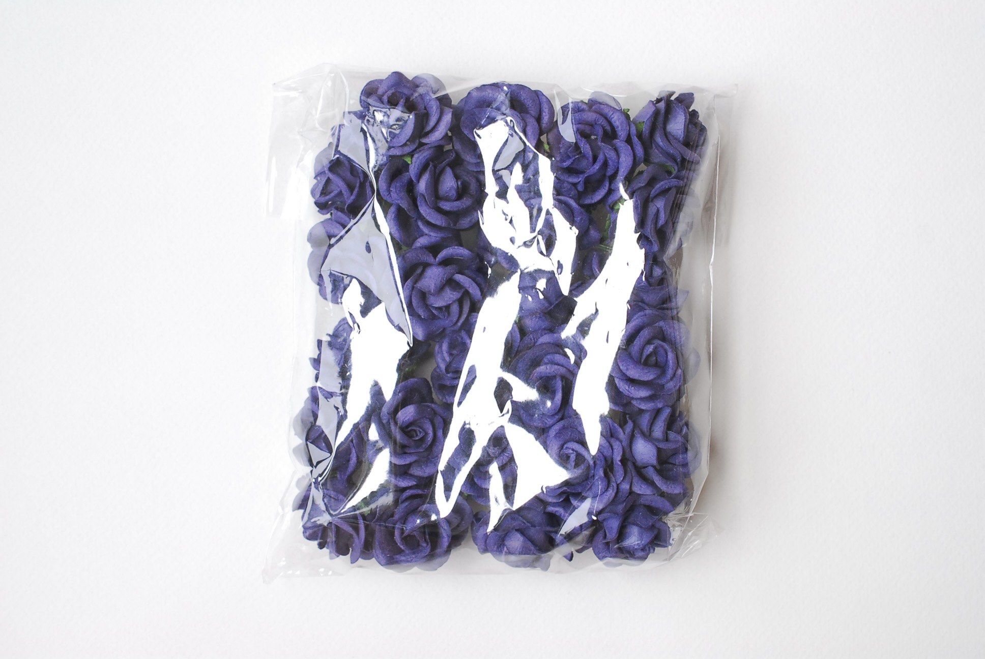 ดอกไม้กระดาษสา ดอกกุหลาบกระดาษสา ดอกไม้กุหลาบ กลีบโค้ง ดอกไม้ประดิษฐ์ สำหรับตกแต่ง หรืองานแต่งงาน สีน้ำเงินกรมท่า ขนาด 3.5 cm. จำนวน 25 ดอก Paper flowers, handmade flowers, small roses paper size 3.5 cm. 25 pieces, passion blue color.