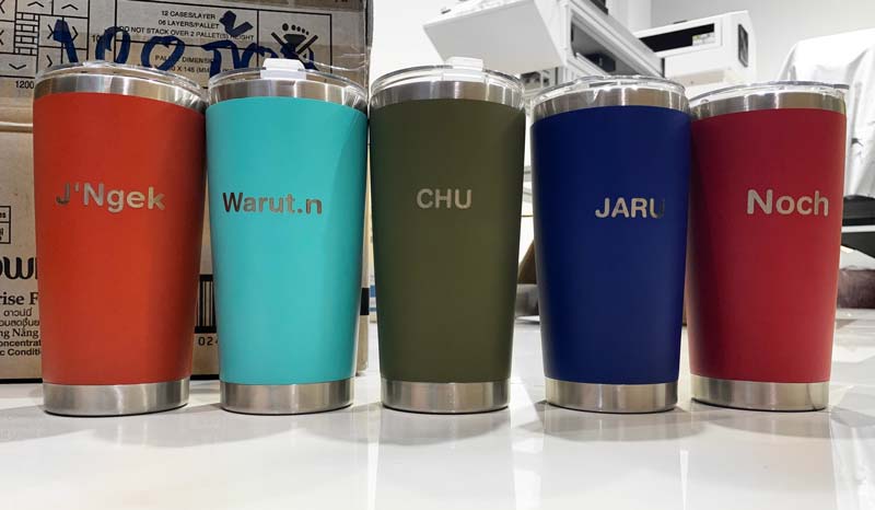 สลักชื่อ สลักข้อความ สลักรูป เลเซอร์ชื่อ เลเซอร์ข้อความ เลเซอร์รูป บนกระบอกน้ำ