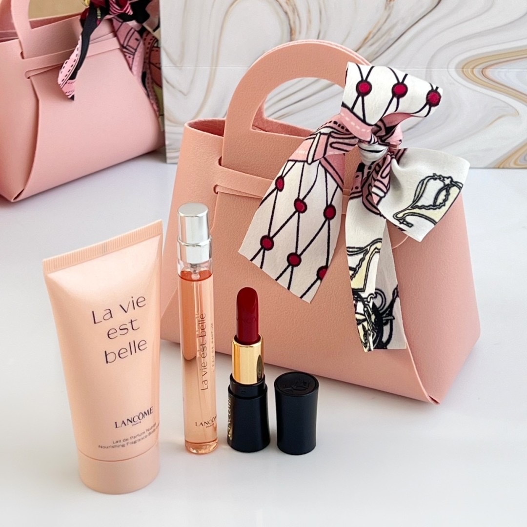 เซ็ทน้ำหอมจิ๋ว Lancome La Vie Est Belle Mini Gift 3 Items ( Perfume , Lotion & Lip )