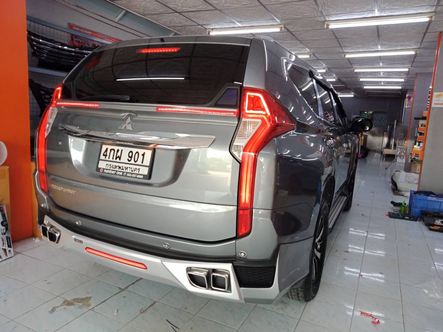 PAJERO คาดเอวท้ายแบบมีไฟจากค่าย freefrom พร้อมติดตั้ง
