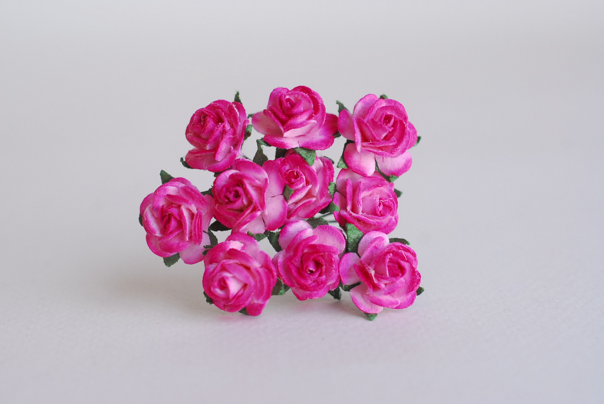 ดอกไม้กุหลาบกระดาษ, ดอกกุหลาบกระดาษสา ดอกกุหลาบจิ๋ว ดอกกุหลาบกระดาษสา สำหรับประดับ ตกแต่งของชำร่วย, งานแต่งงาน สีMIXED แดงปัดเหลือง ส้มทูโทน เขียวปัด เหลืองปัด ฟ้าตุ่นปัด ม่วงปัดขาว ม่วงปัดครีม ม่วงอ่อนปัดขาว และ ชมพูปัดครีม ขนาด 1.5 cm. จำนวน 100 ดอก