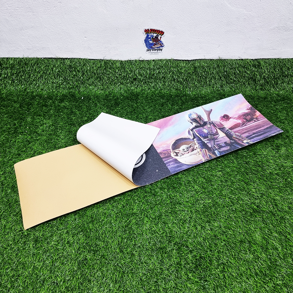 [0304] สติ๊กเกอร์กระดาษทราย ลายแก๊งการ์ตูน ขนาด 83x24cm street skateboard Grip tape