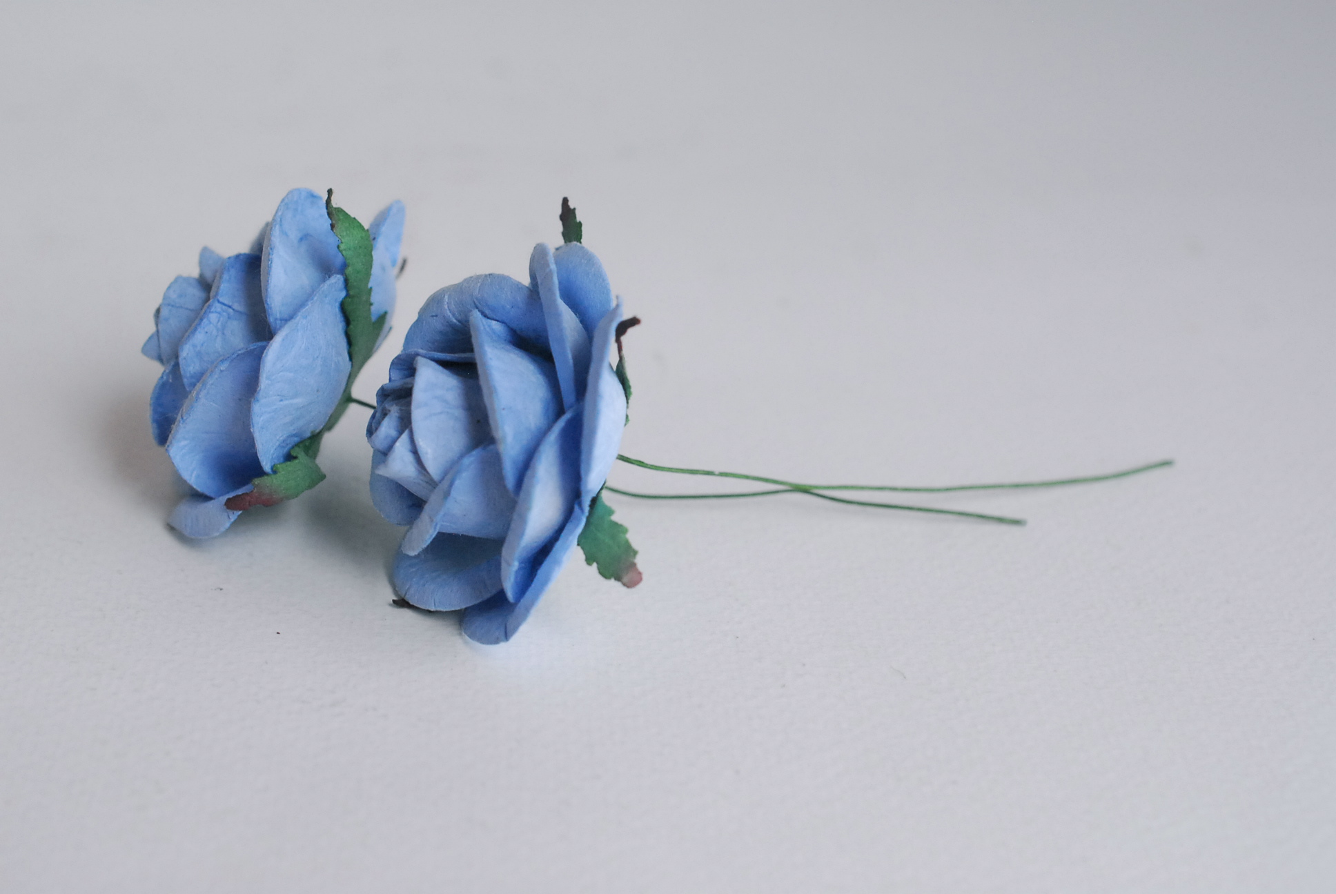ดอกไม้กระดาษสา ดอกไม้กุหลาบกระดาษ ดอกไม้ประดิษฐ์ งานแต่งงาน ตกแต่งของชำร่วย, งานแต่งงาน สีฟ้าตุ่น #170 ขนาด 4.5 cm., Paper flower,20 Pieces mulberry rose, 4.5 cm. pale blue color.