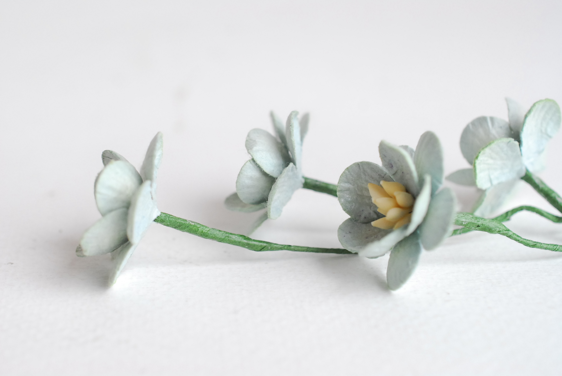 ดอกไม้กระดาษสา ดอกซากุระกระดาษ ดอกไม้กระดาษสาราคาส่ง ดอกไม้กระดาษสำหรับตกแต่งของชำร่วย งานแต่งงาน ทำช่อดอกไม้ติดอกเจ้าบ่าว ข้อมือดอกไม้เจ้าสาว ขนาด2.5 cm. 50 ดอก Paper flowers supplies: DIY wedding tools Cherry blossom (Sakura) 50 pcs. size 2.5 cm.