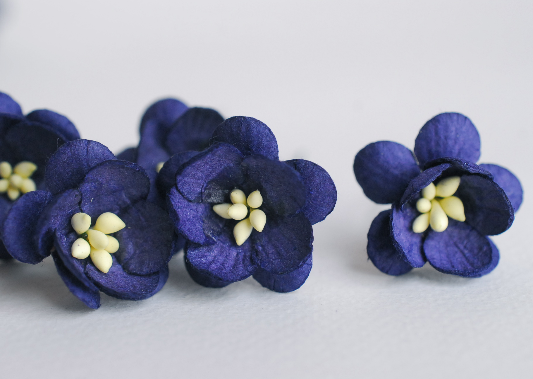 ดอกไม้กระดาษสา ดอกซากุระกระดาษ ดอกไม้กระดาษสาราคาส่ง ดอกไม้กระดาษสำหรับตกแต่งของชำร่วย งานแต่งงาน ทำช่อดอกไม้ติดอกเจ้าบ่าว ข้อมือดอกไม้เจ้าสาว ขนาด2.5 cm. 50 ดอก Paper flowers supplies: DIY wedding tools Cherry blossom (Sakura) 50 pcs. size 2.5 cm. deep b