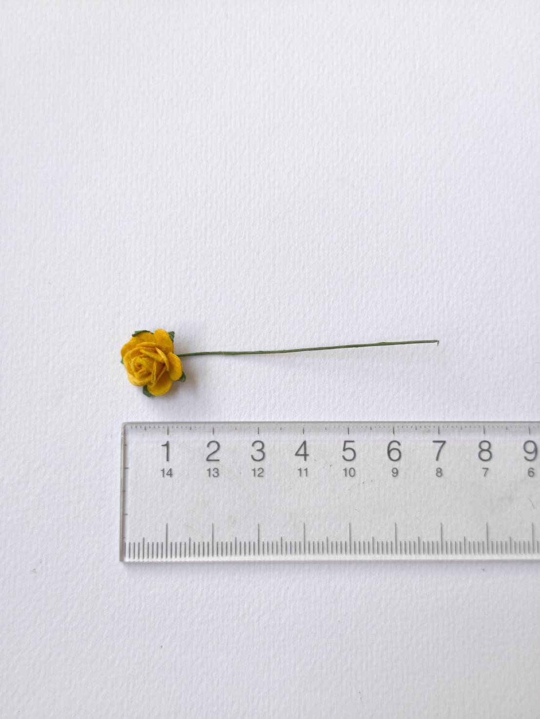 ดอกไม้กุหลาบกระดาษสา, ดอกกุหลาบจิ๋ว, ดอกไม้กระดาษสาขายส่ง สีเหลืองมัสตาด ขนาด 1.5 cm. จำนวน 100 ดอก Paper Flowers size 1.5 cm., mini roses, yellow mustard color, 100 pcs. handmade flowers.