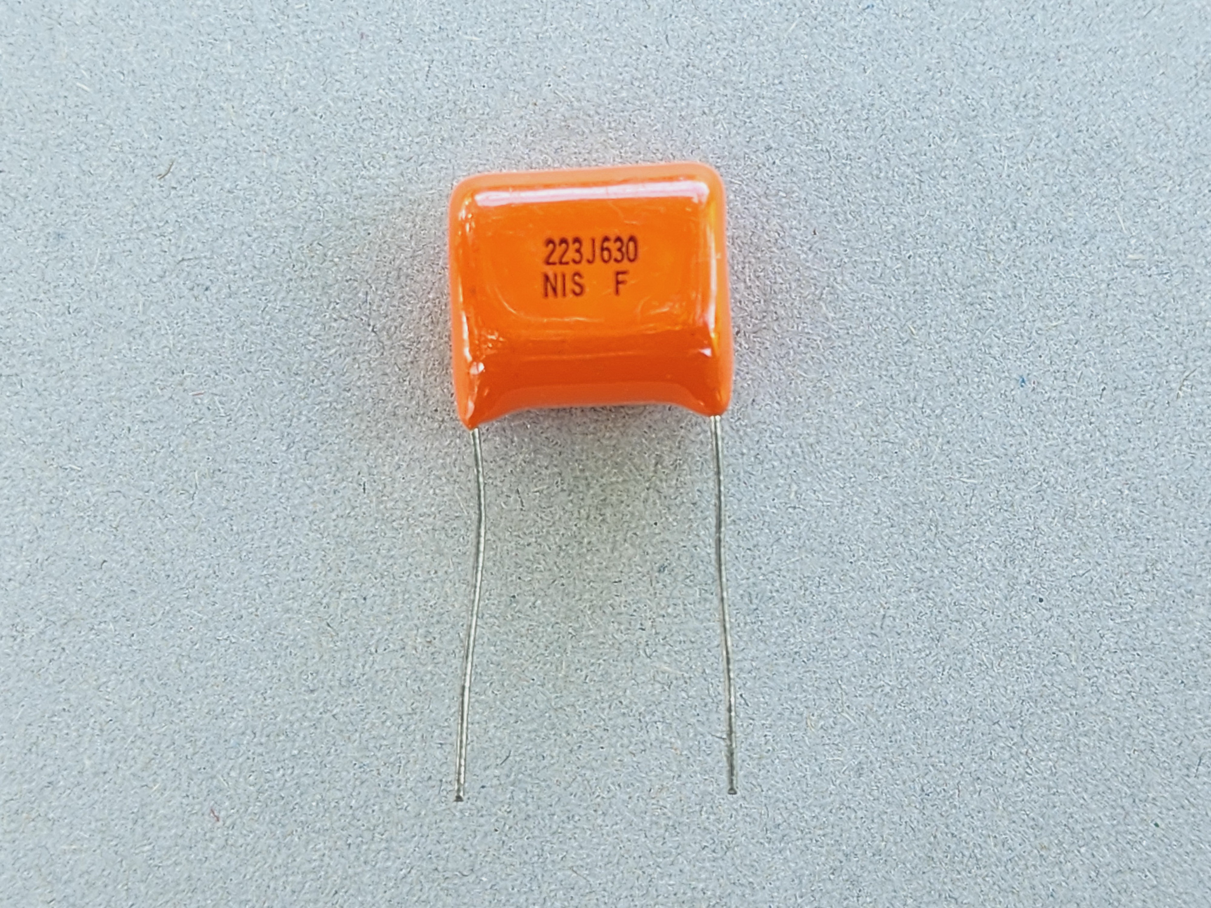 รูปคาปาซิเตอร์ชนิดต่างๆ และ สัญลักษณ์คาปาซิเตอร์มีขั้ว ไม่มีขั้ว และแบบปรับค่าได้