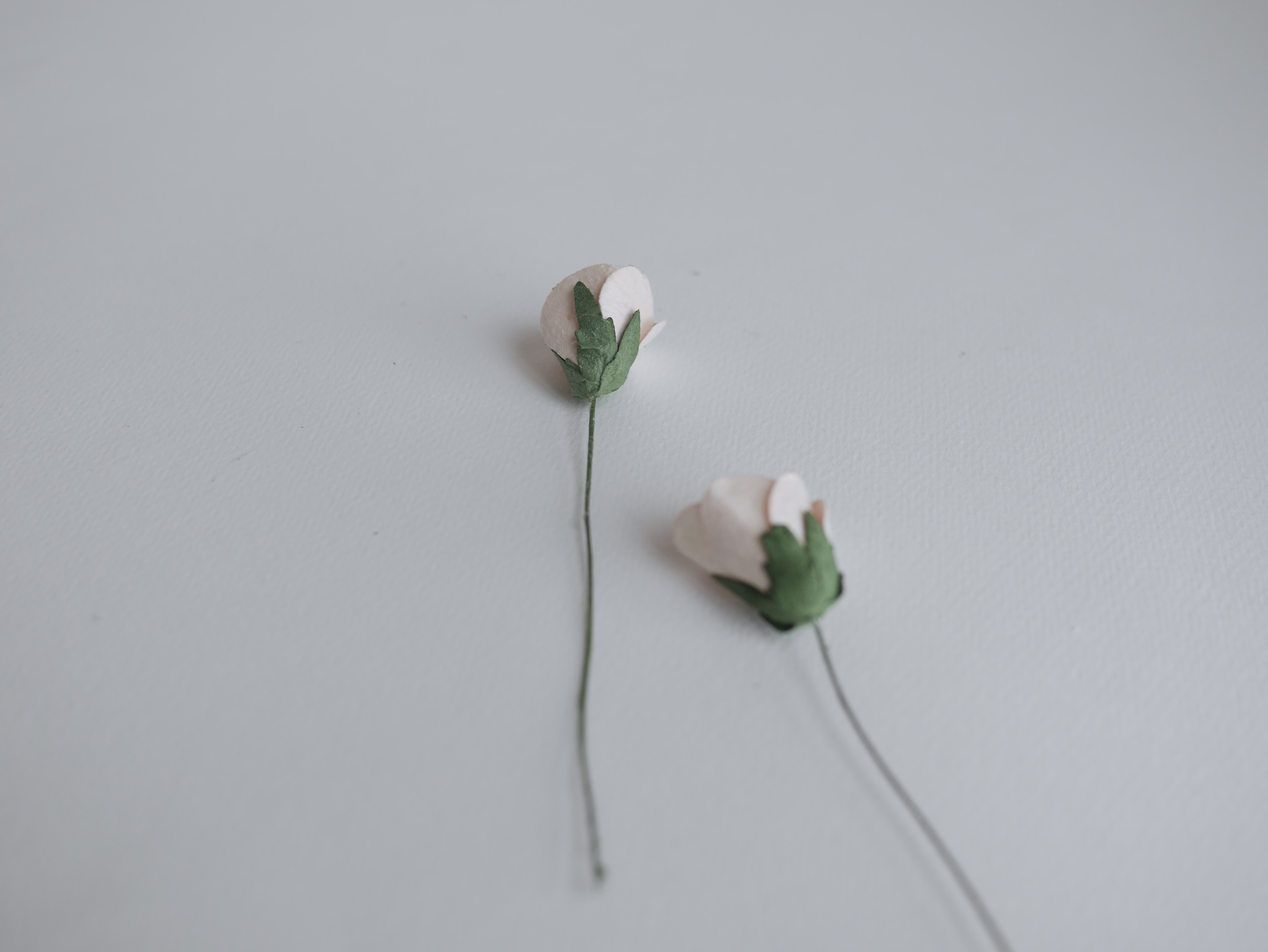 ดอกไม้กระดาษสา ดอกไม้กระดาษสา จตุจักร งานประดิษฐ์ ดอกไม้ทำข้อมือเพื่อนเจ้าสาว แต่งงาน, ดอกกุหลาบตูม 50 ดอก สีชมพูอ่อน ขนาด 1.8x2.0 cm. paper flowers, budding roses flower 1.8 x2.0 cm. 50 pieces. pale pink color