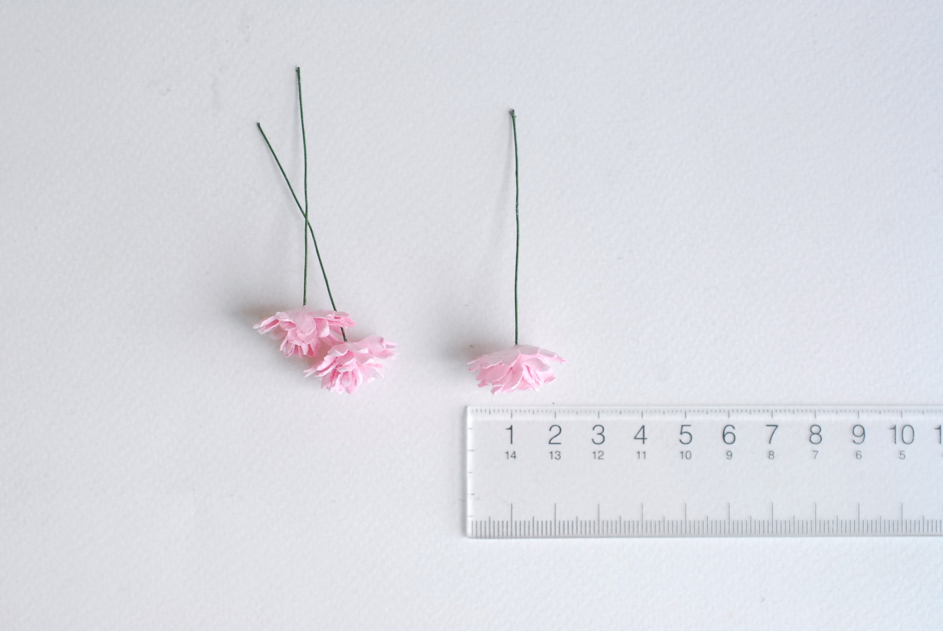 ดอกไม้ประดิษฐ์, ดอกไม้กระดาษสา, ดอก gypsophila, ดอกยิปโซ งานประดิษฐ์ตกแต่งของชำร่วย, ดอกไม้ทำพานพุ่ม,พานพวงมาลัย, พานรับไหว้, ขนาด 2 cm. สีชมพู