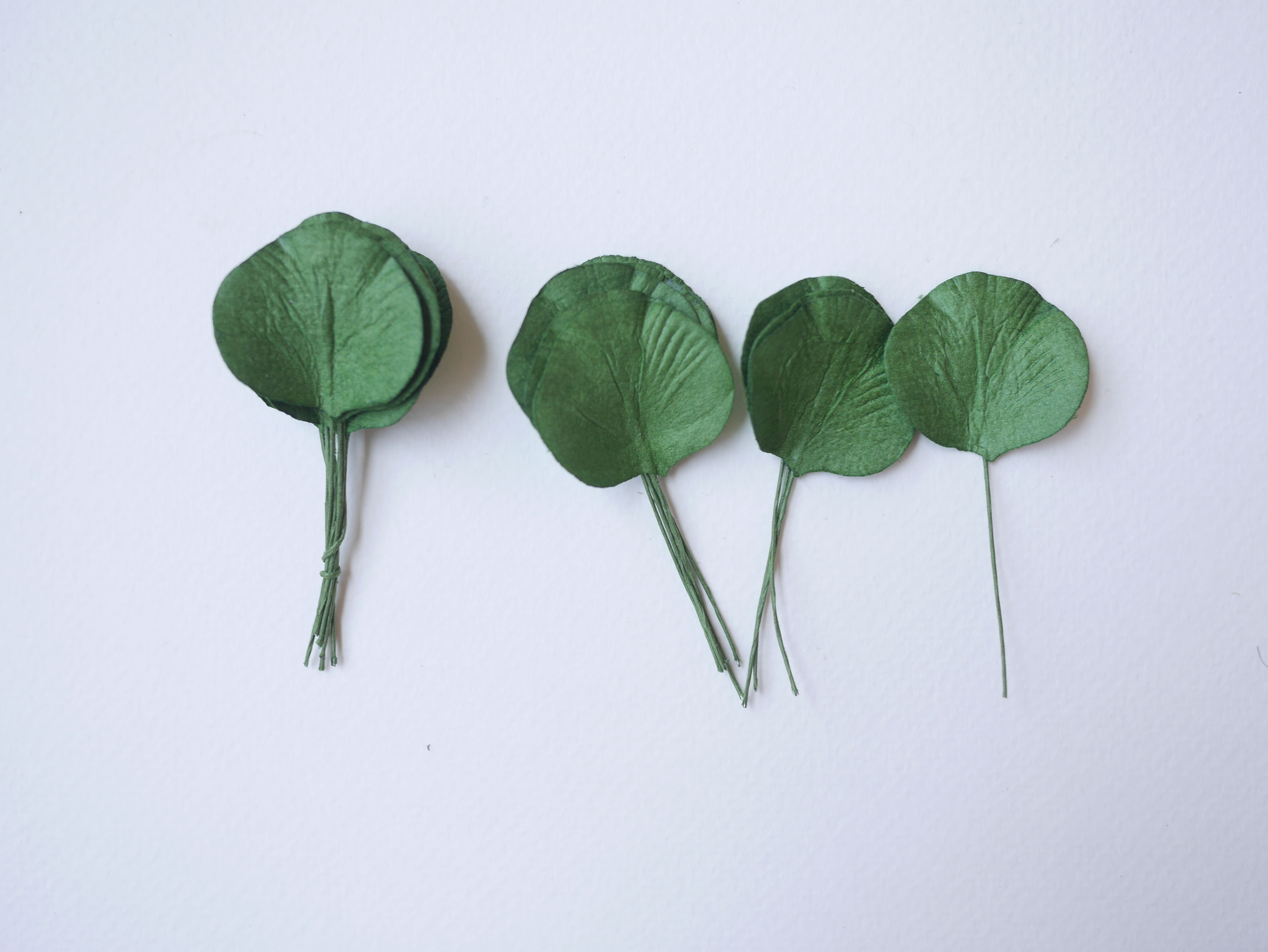 ใบไม้กระดาษ orbicular leaves ใบไม้กระดาษสา ราคาส่ง,ใบไม้กลม กระดาษ สำหรับงานประดิษฐ์ ใบไม้ประดิษฐ์ สำหรับตกแต่ง หรืองานแต่งงาน สีเขียว ขนาด 3x3 cm. จำนวน 50 ใบ