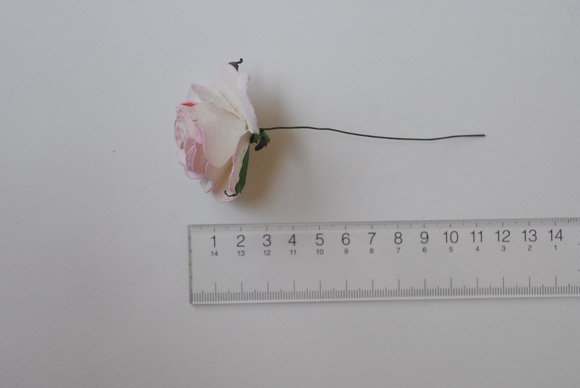 ดอกไม้กระดาษสา,paper flowers ดอกไม้ประดิษฐ์ ดอกไม้กระดาษสำหรับตกแต่ง สำหรับของชำร่วย, งานแต่งงาน, ดอกกุหลาบ PUL4-4 N ขนาด 4.5 cm. สีชมพูอ่อนปัดขาวcode color517